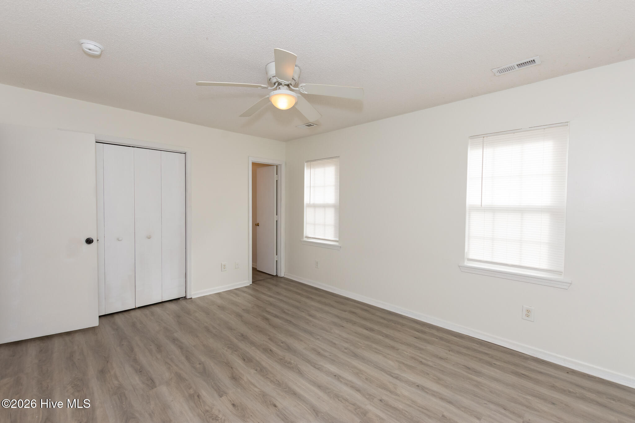 100550624 | Photo 26