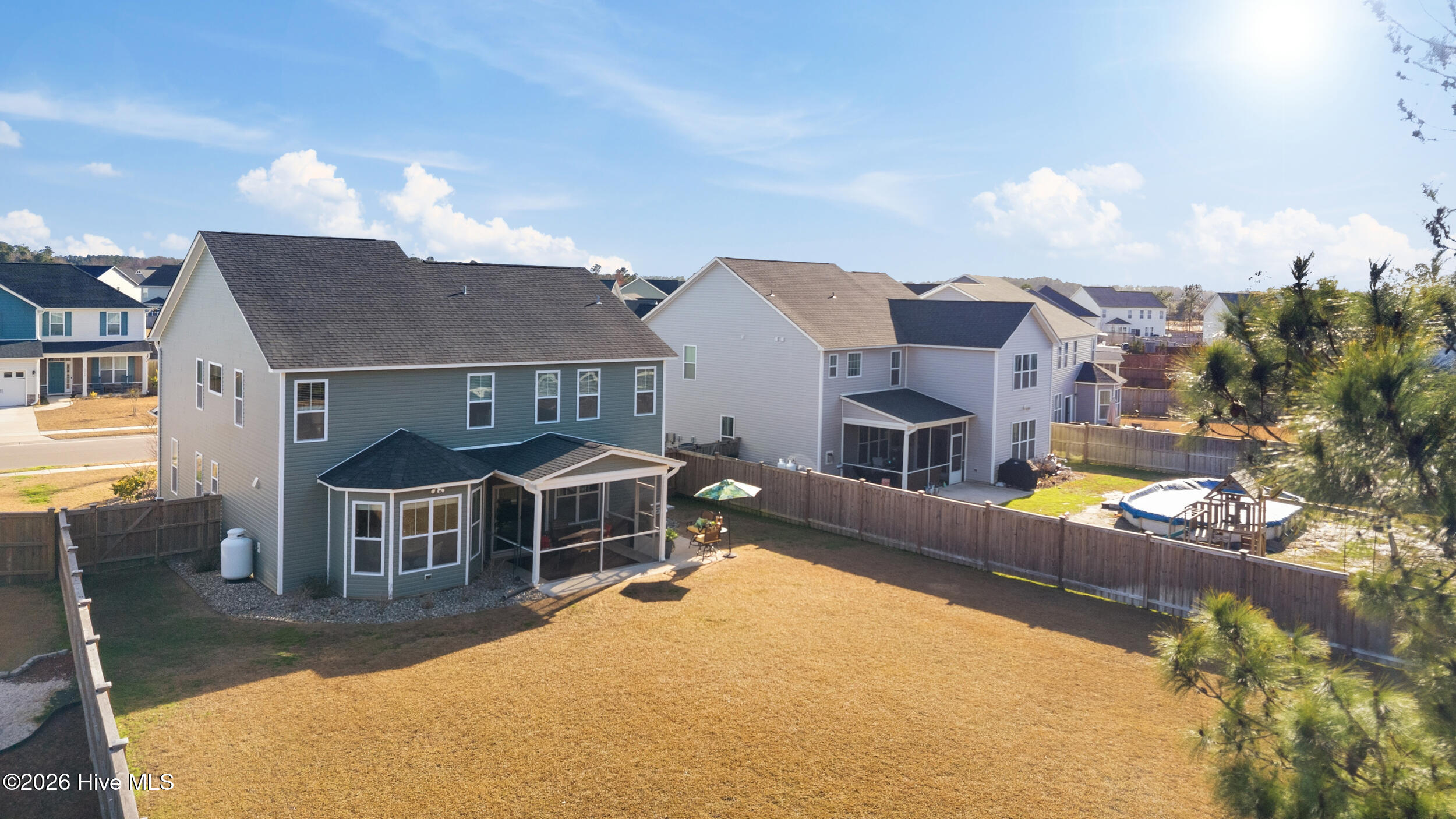 100558195 | Photo 48