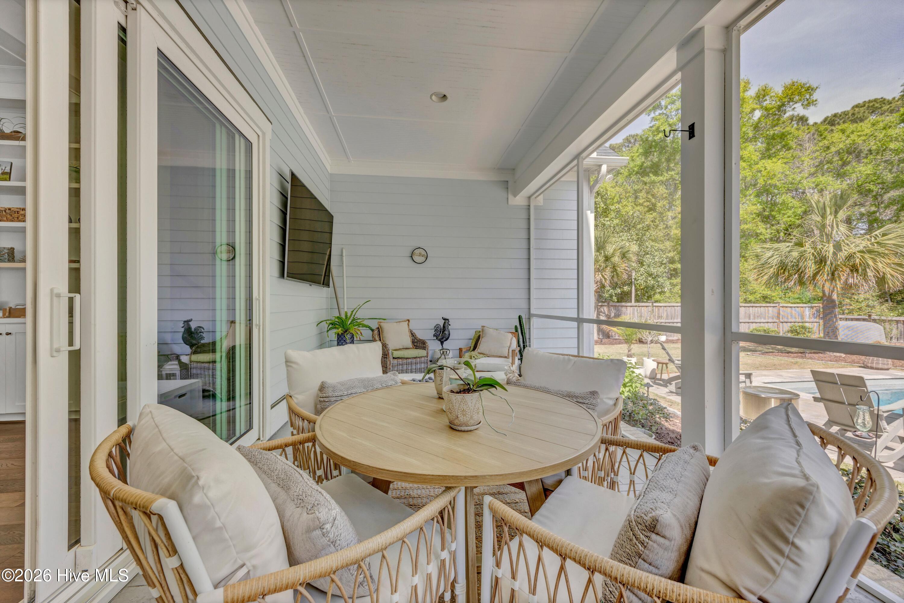 100566048 | Photo 32