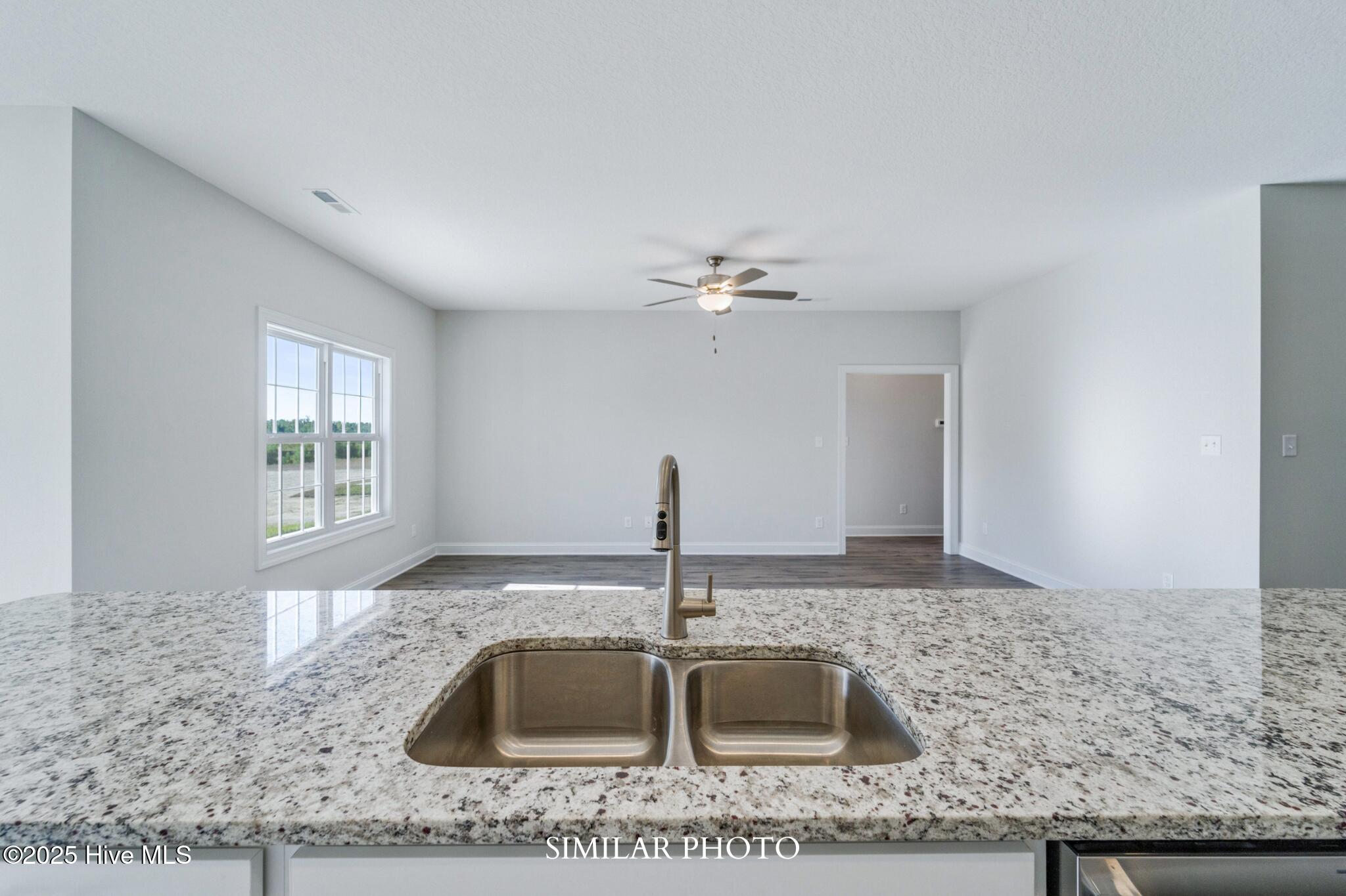 100523674 | Photo 16