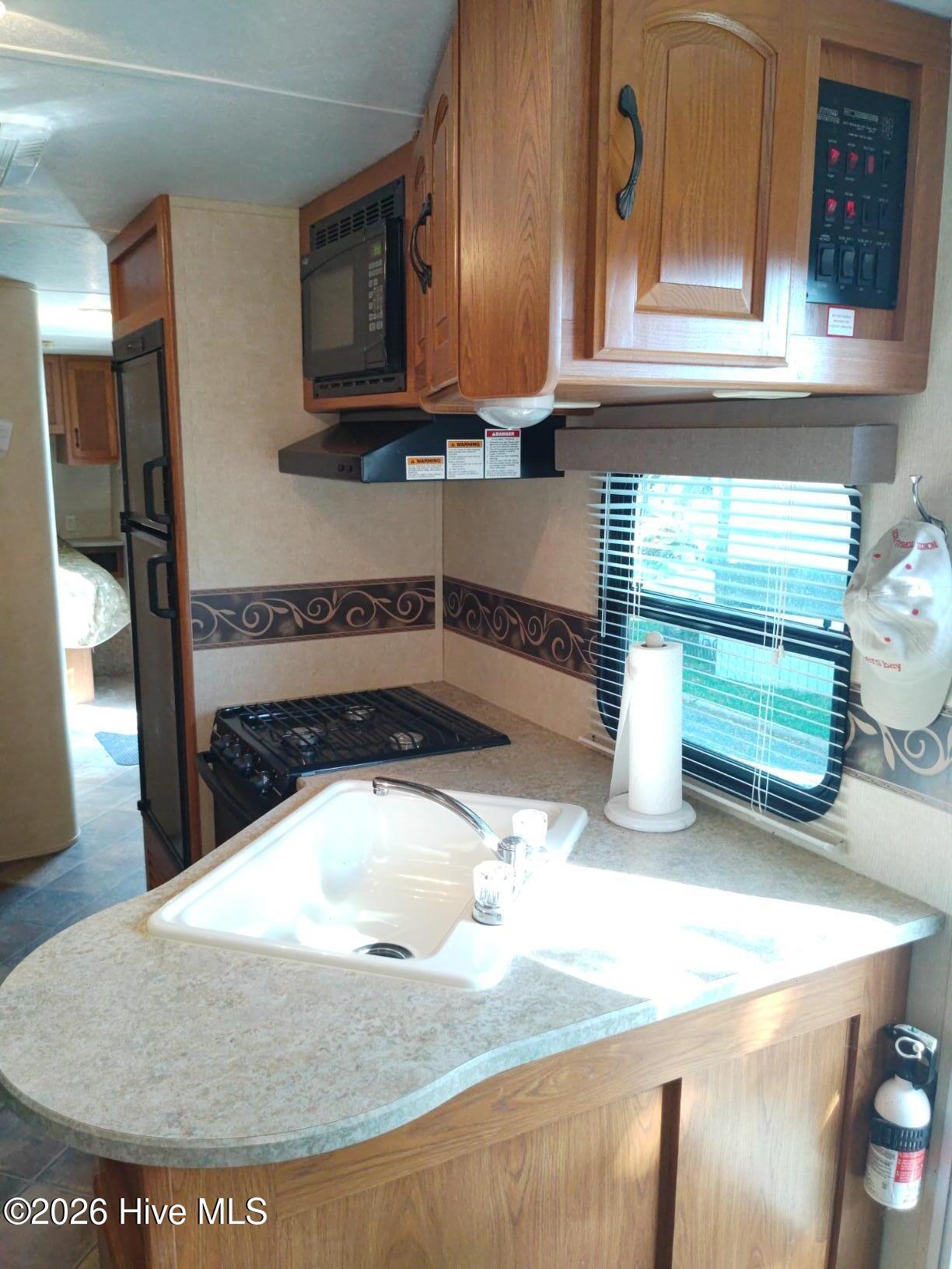 100567863 | Photo 22