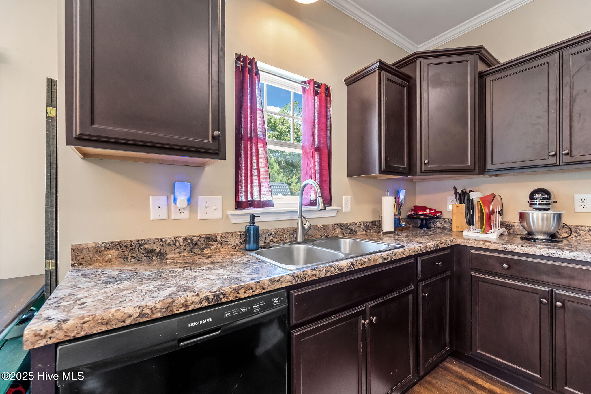 100534756 | Photo 14