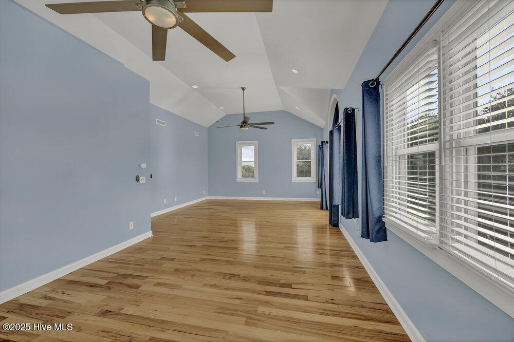 100531490 | Photo 51