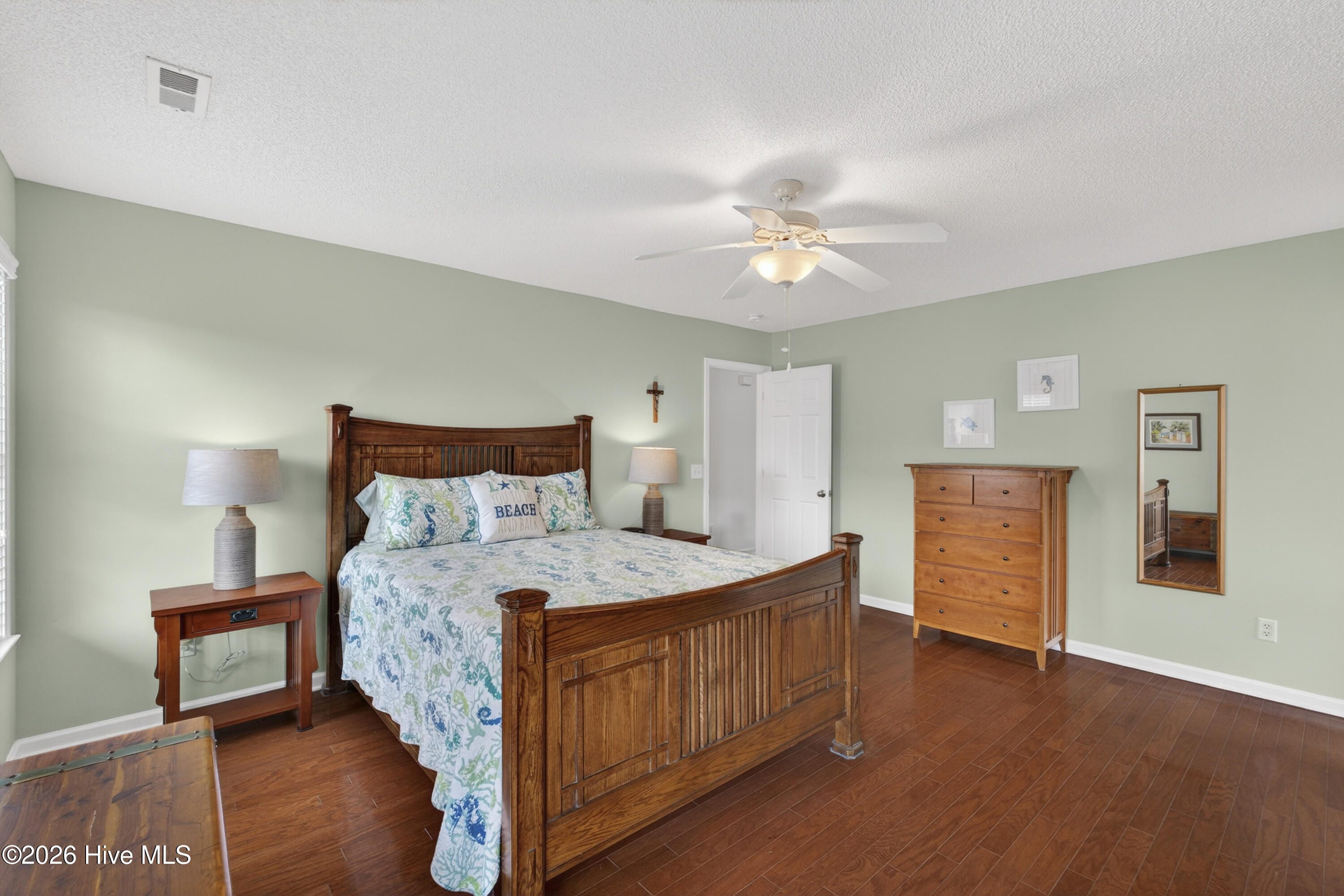 100565097 | Photo 17