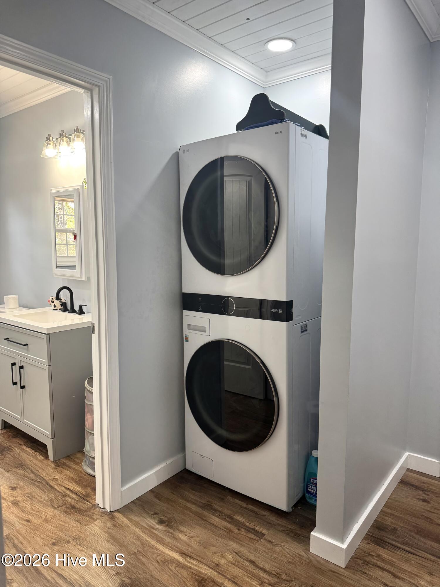 100562445 | Photo 16