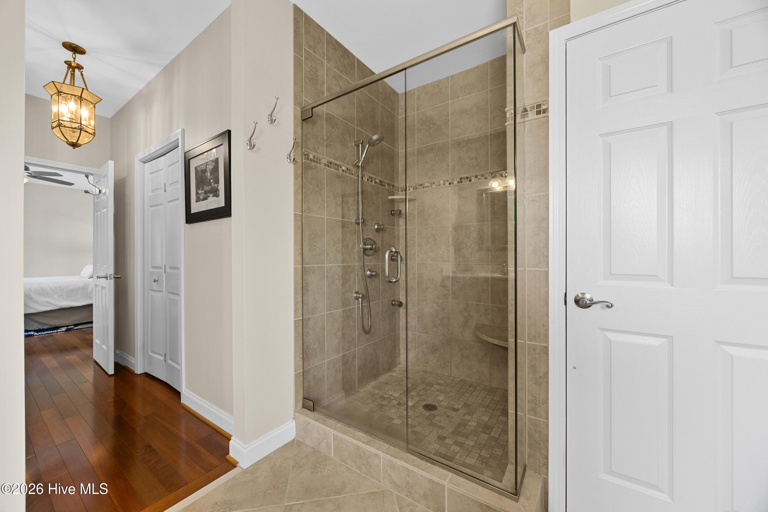 100567542 | Photo 35