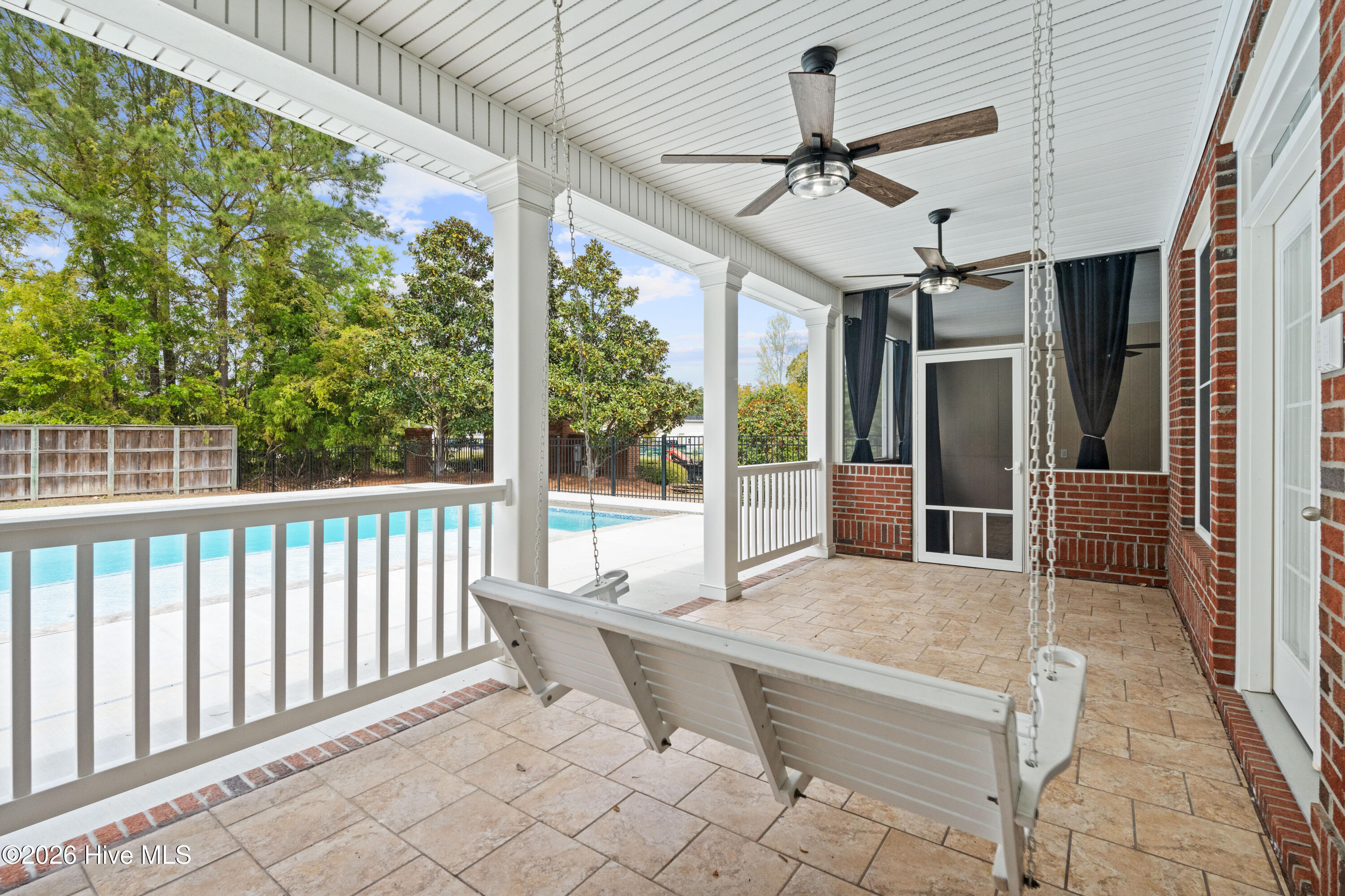 100565289 | Photo 64