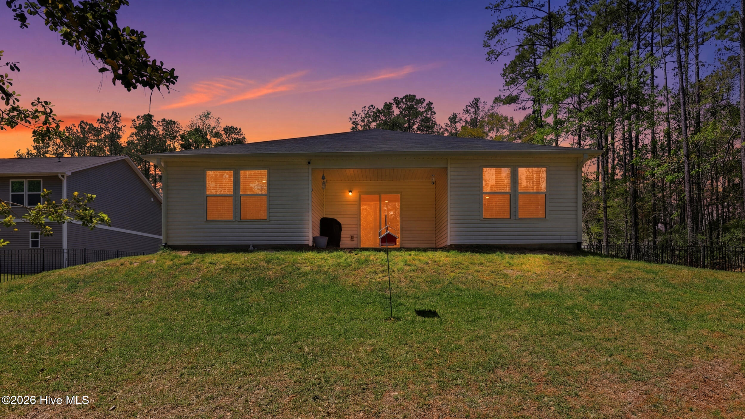 100565948 | Photo 37