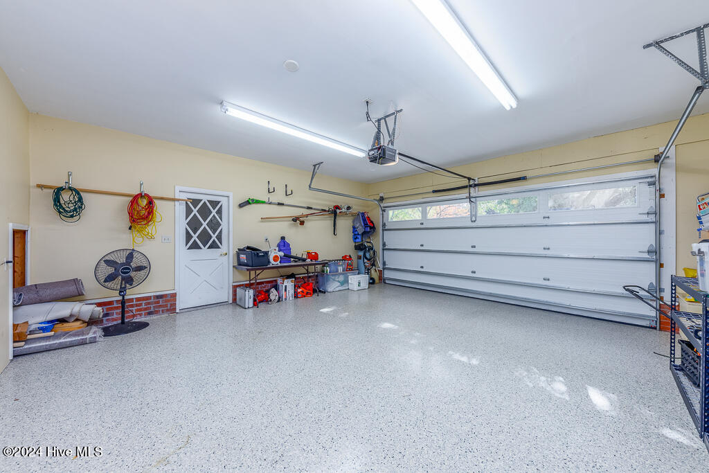 121 Harbour Drive,Hubert