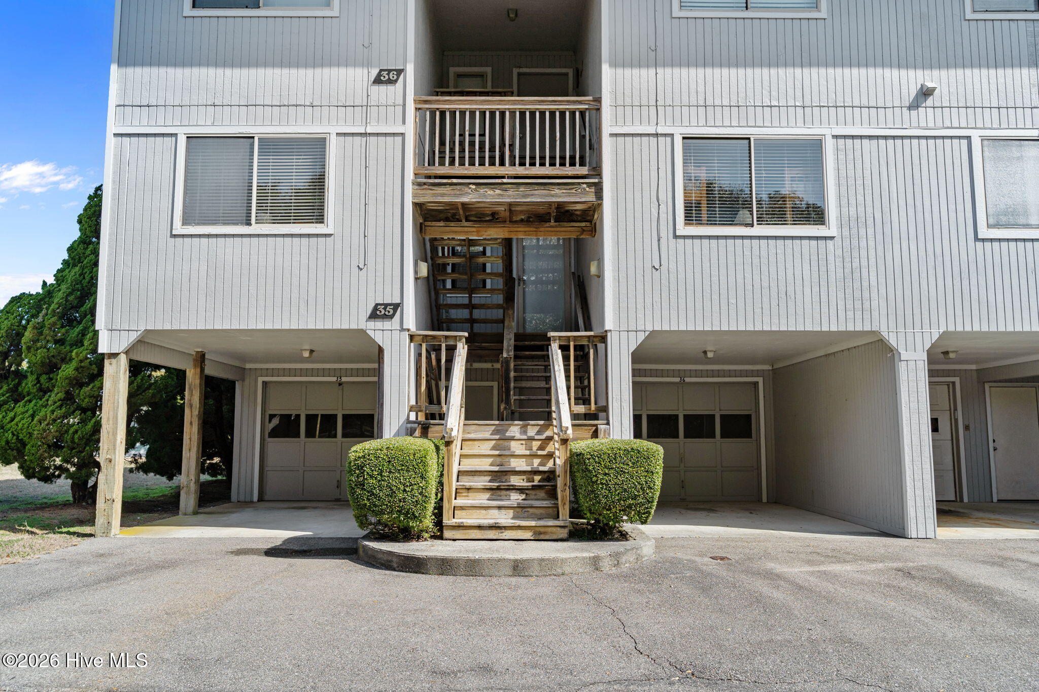 100558305 | Photo 43