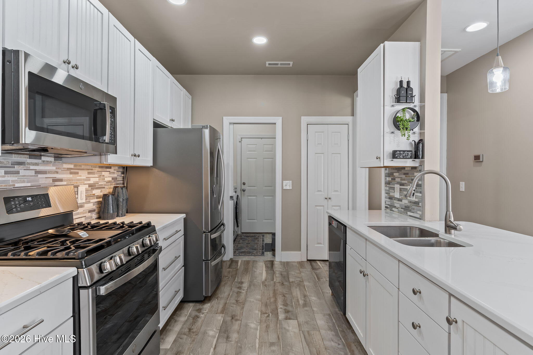 100562744 | Photo 20