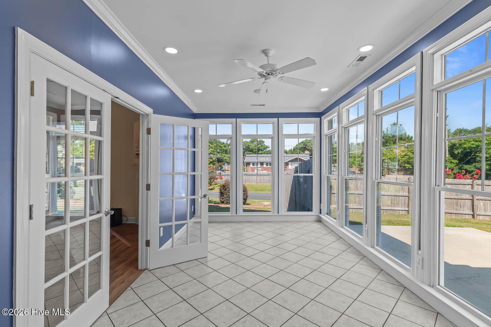 100552363 | Photo 27