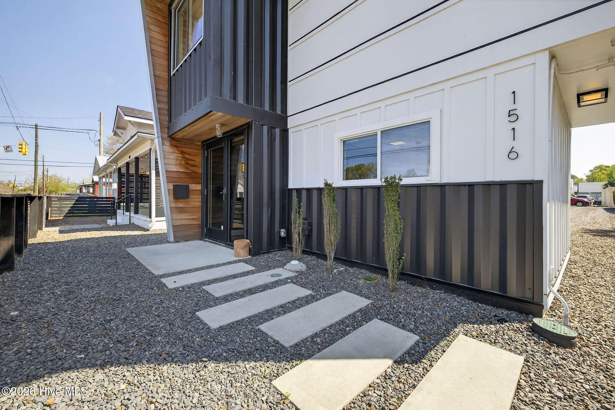 100563614 | Photo 36