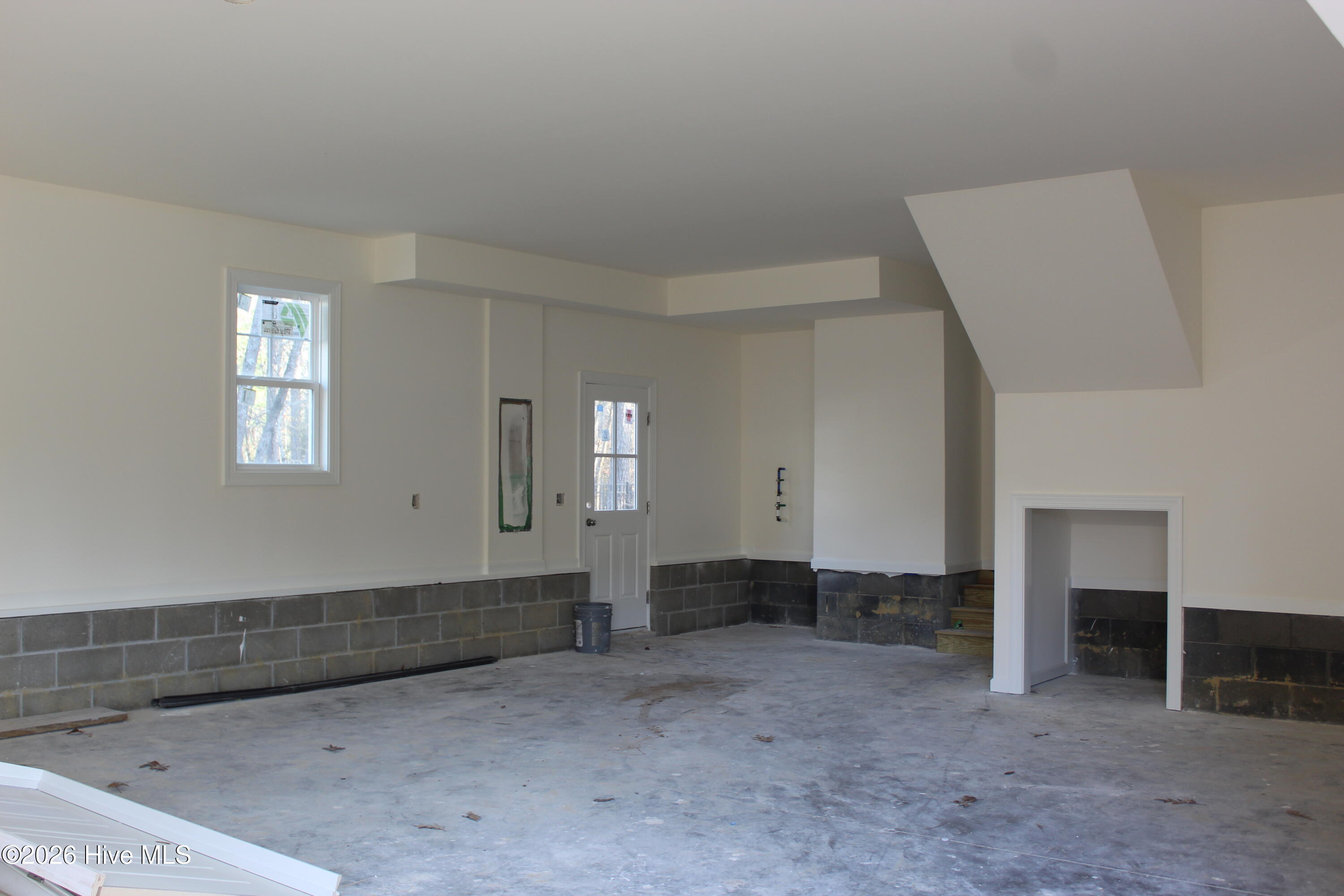 100536128 | Photo 30