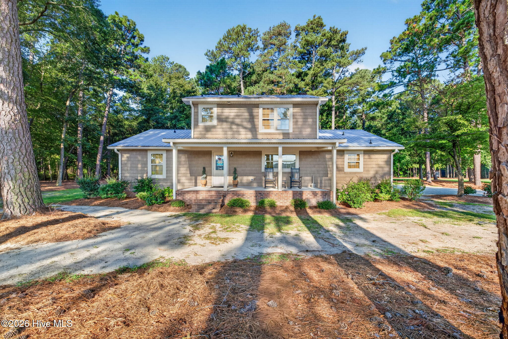 The Happy House- Airbnb Home - part of the Nestled Pines Area
