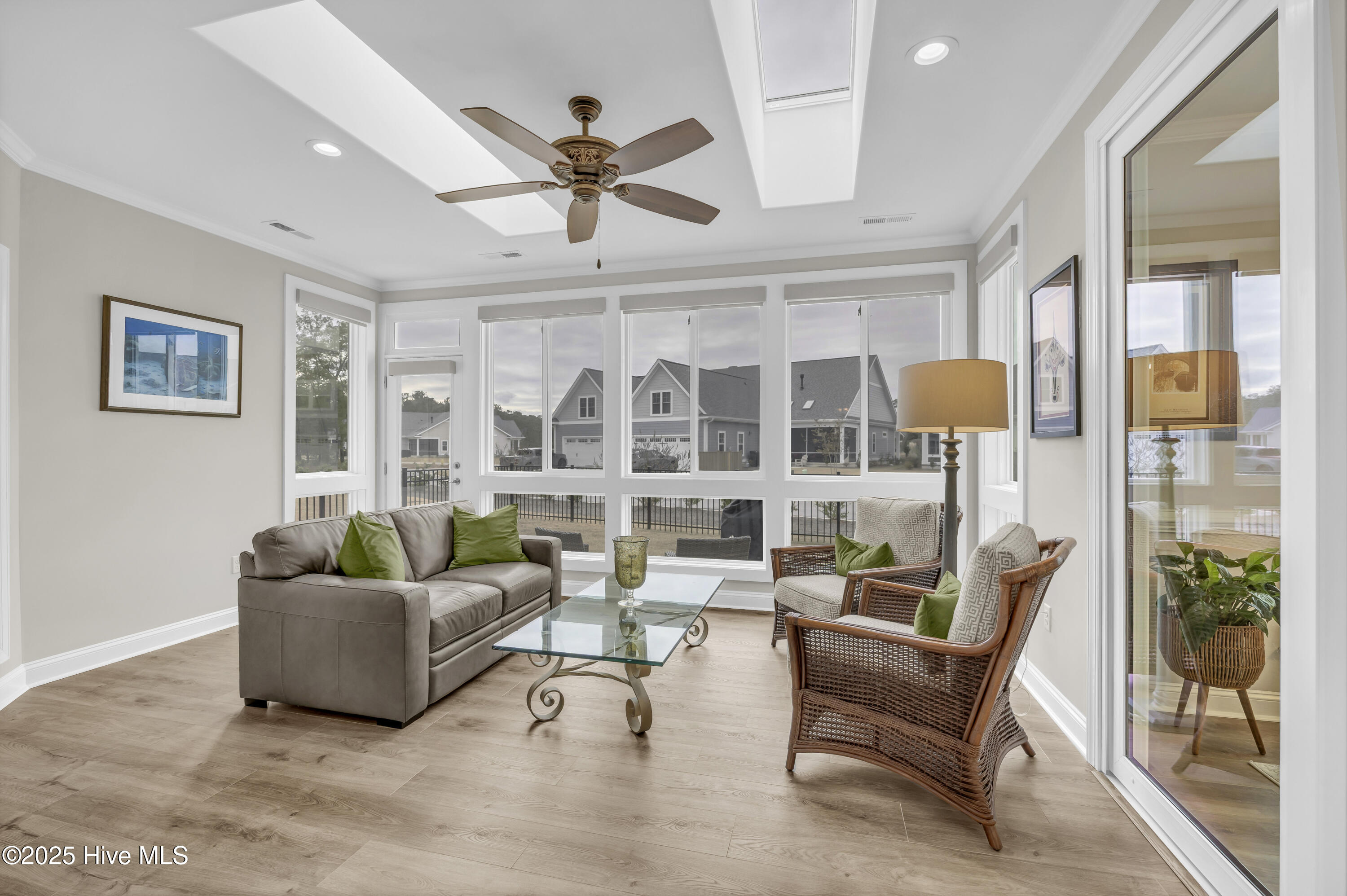 100544142 | Photo 10