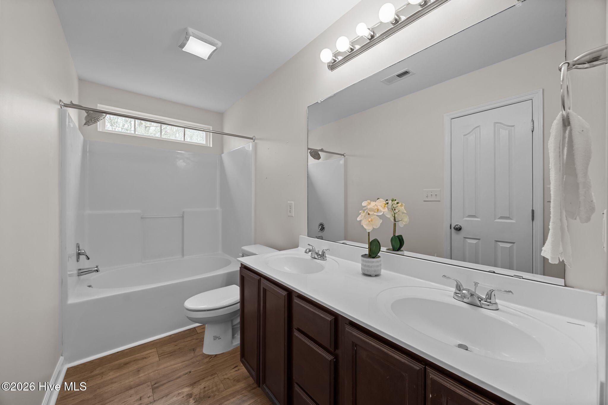 100557959 | Photo 29