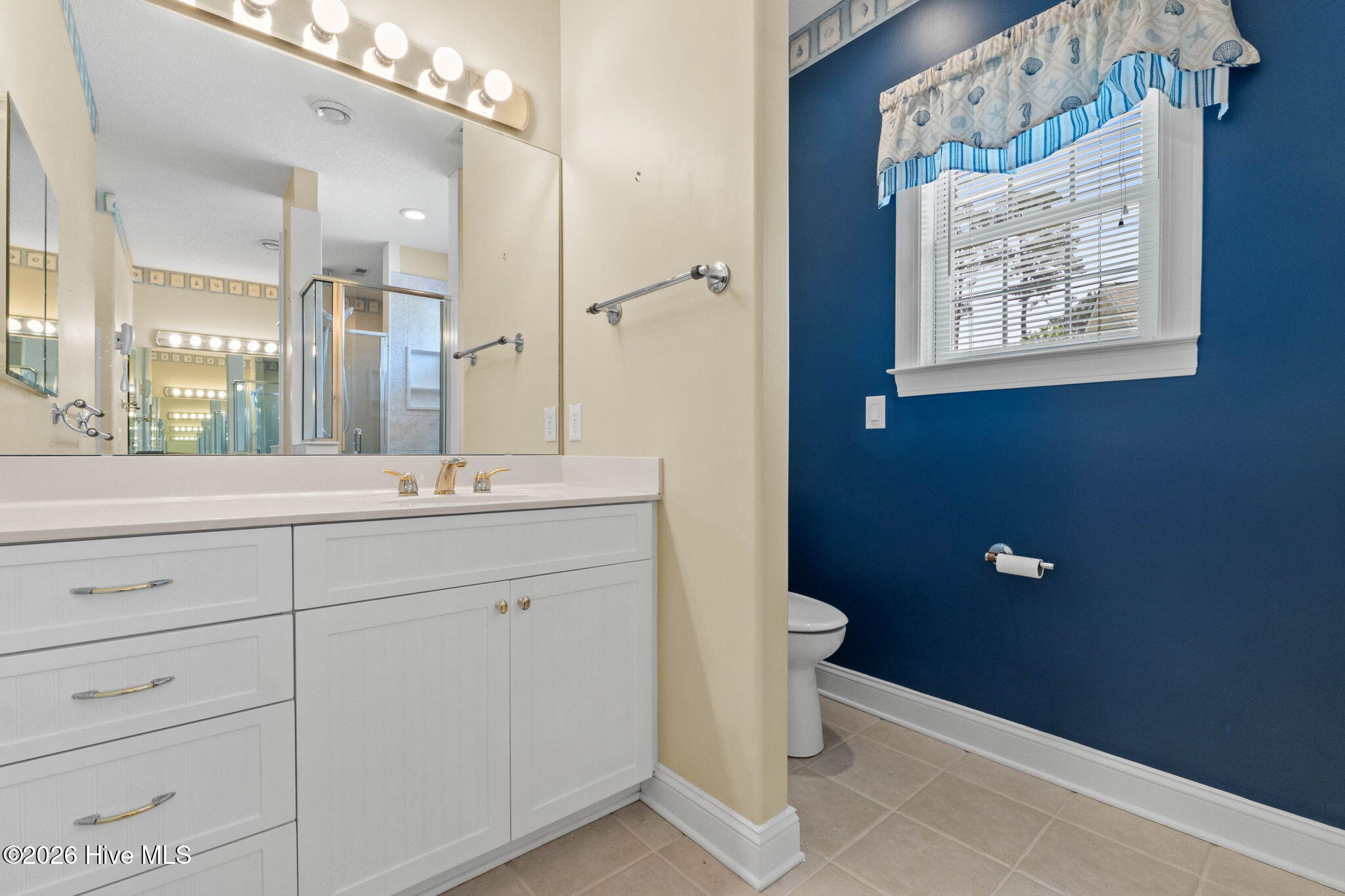 100567537 | Photo 47