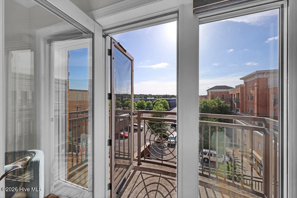 100570367 | Photo 21