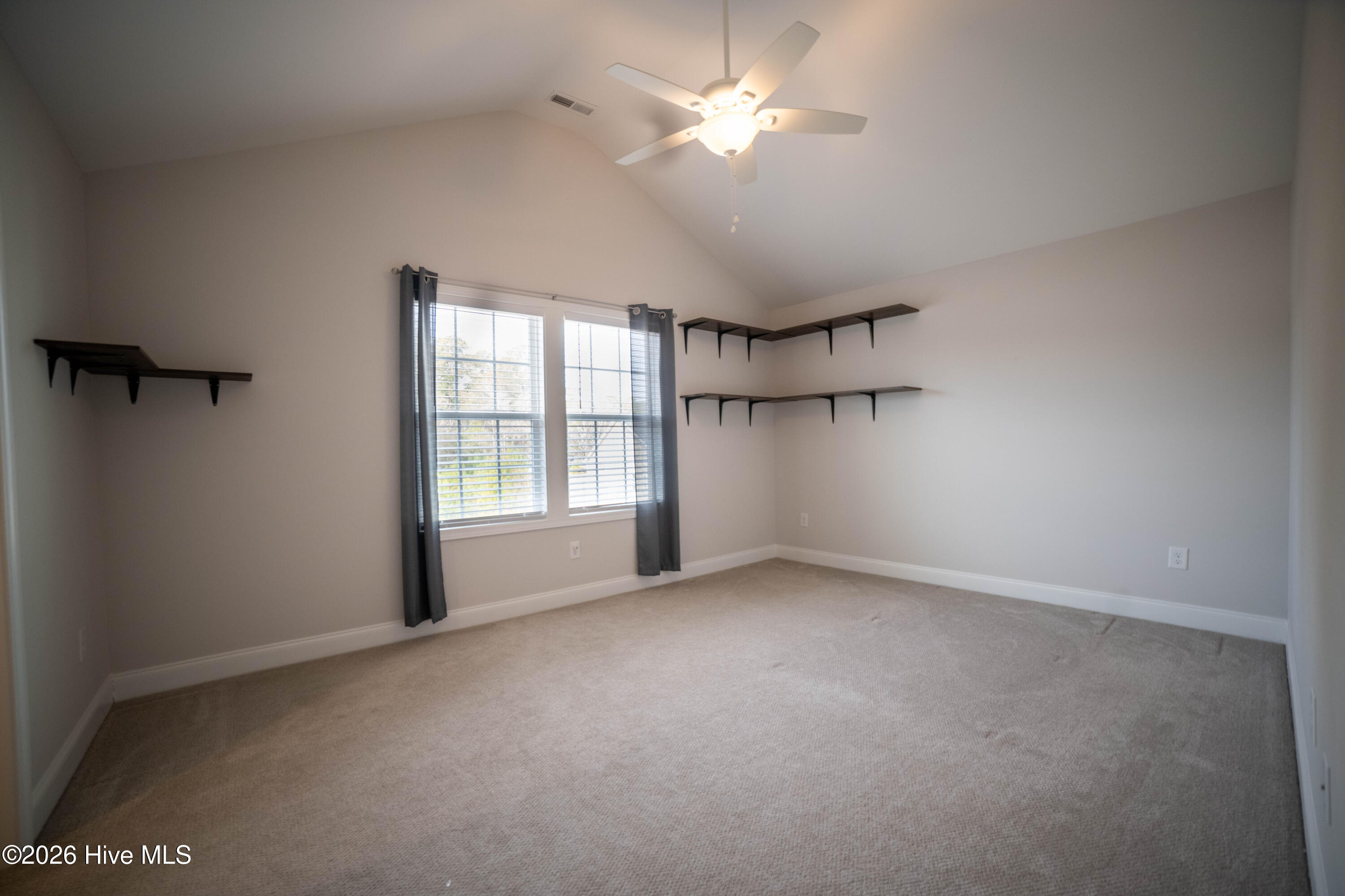 100535849 | Photo 16