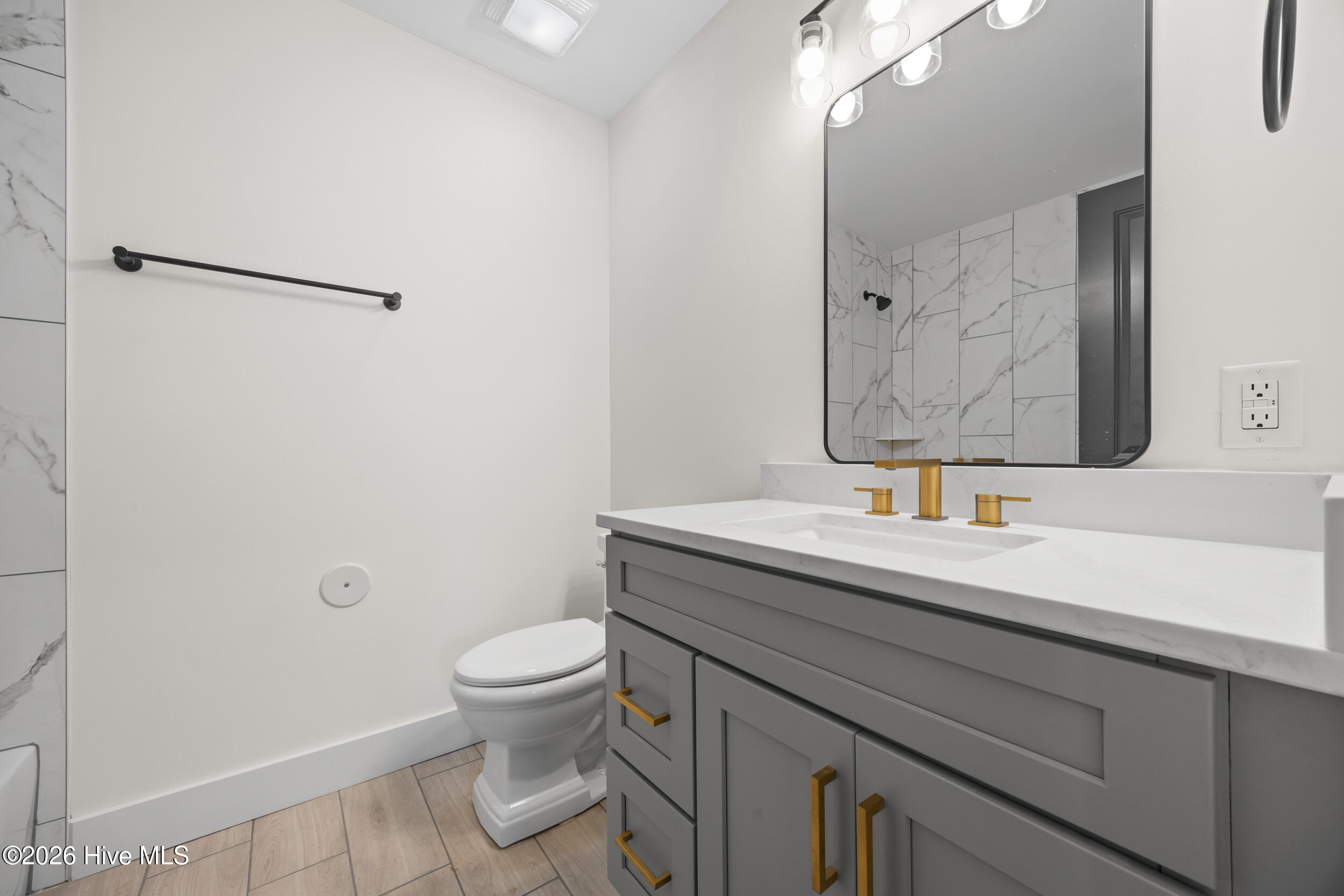 100556943 | Photo 32