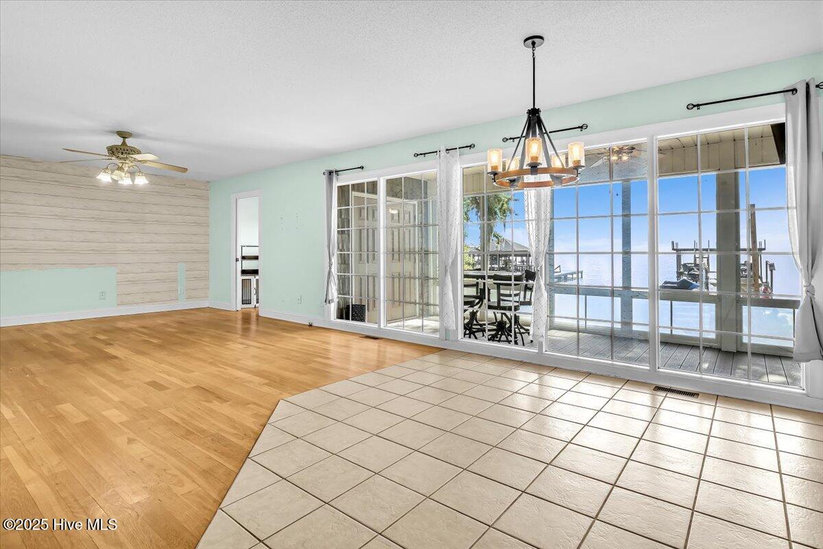 100536195 | Photo 35