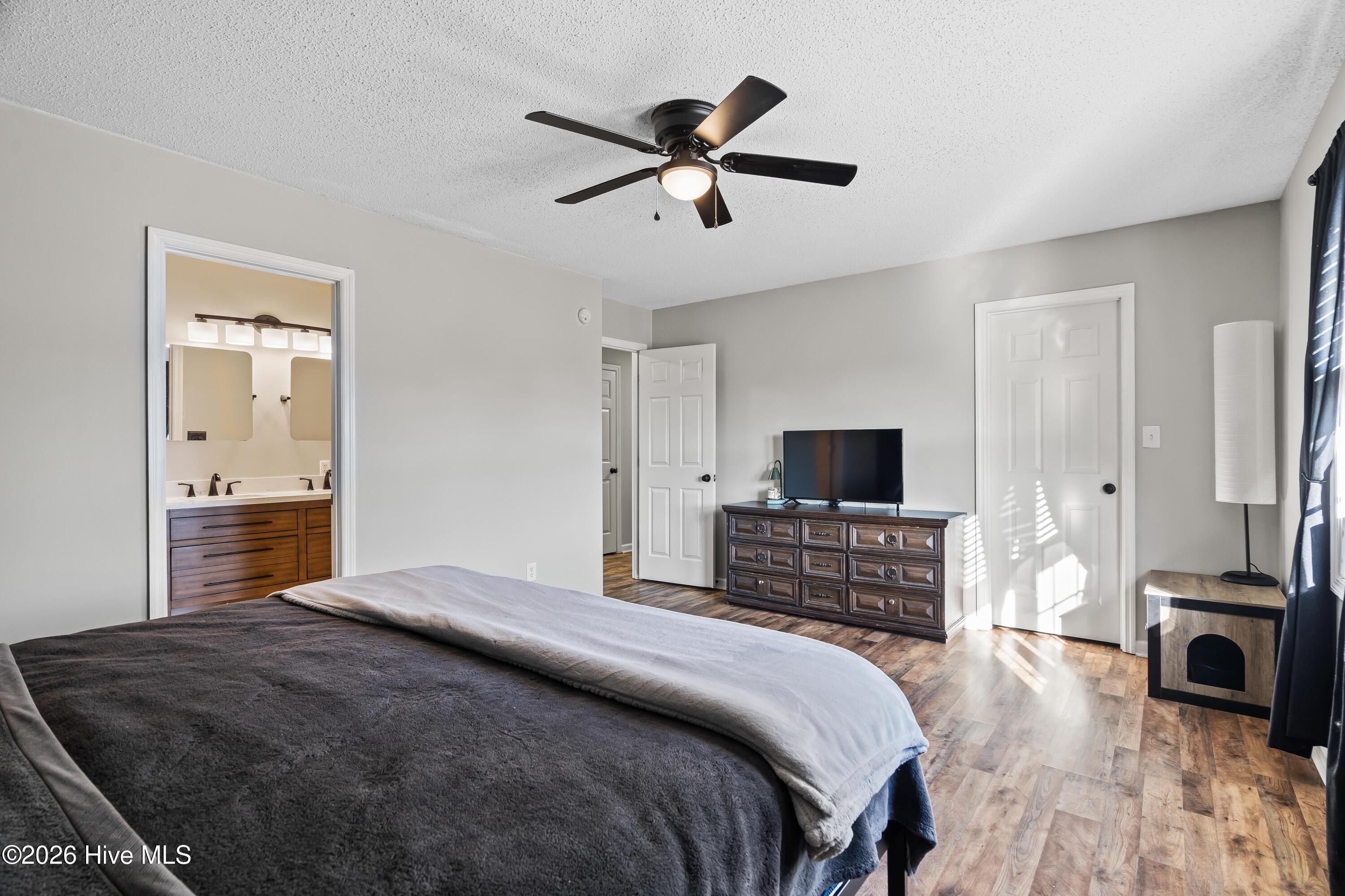 100548463 | Photo 19