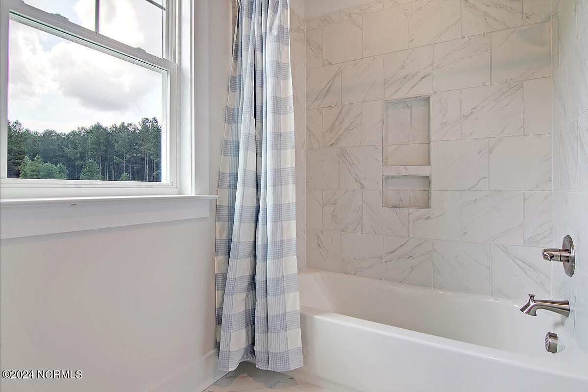 100567572 | Photo 22