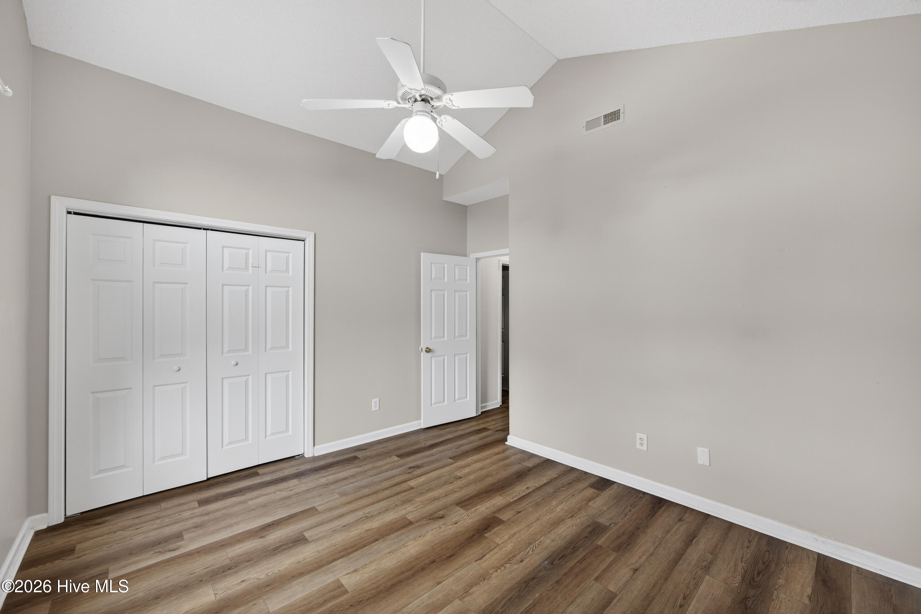 100565929 | Photo 45