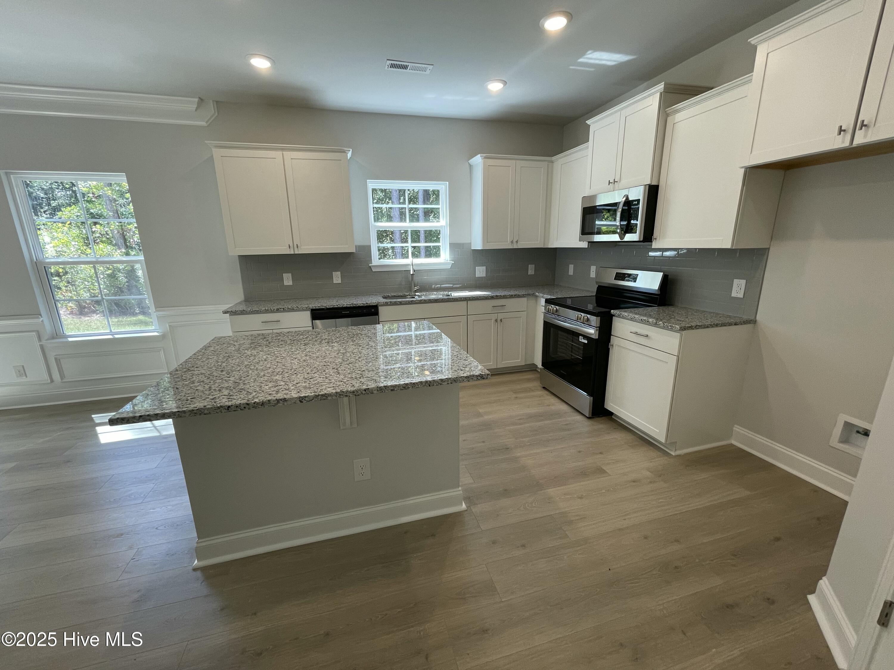 100422121 | Photo 28