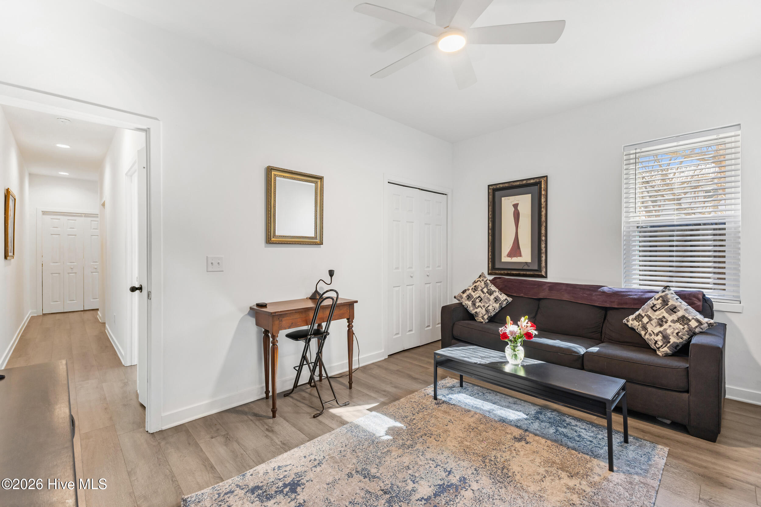 100557840 | Photo 24