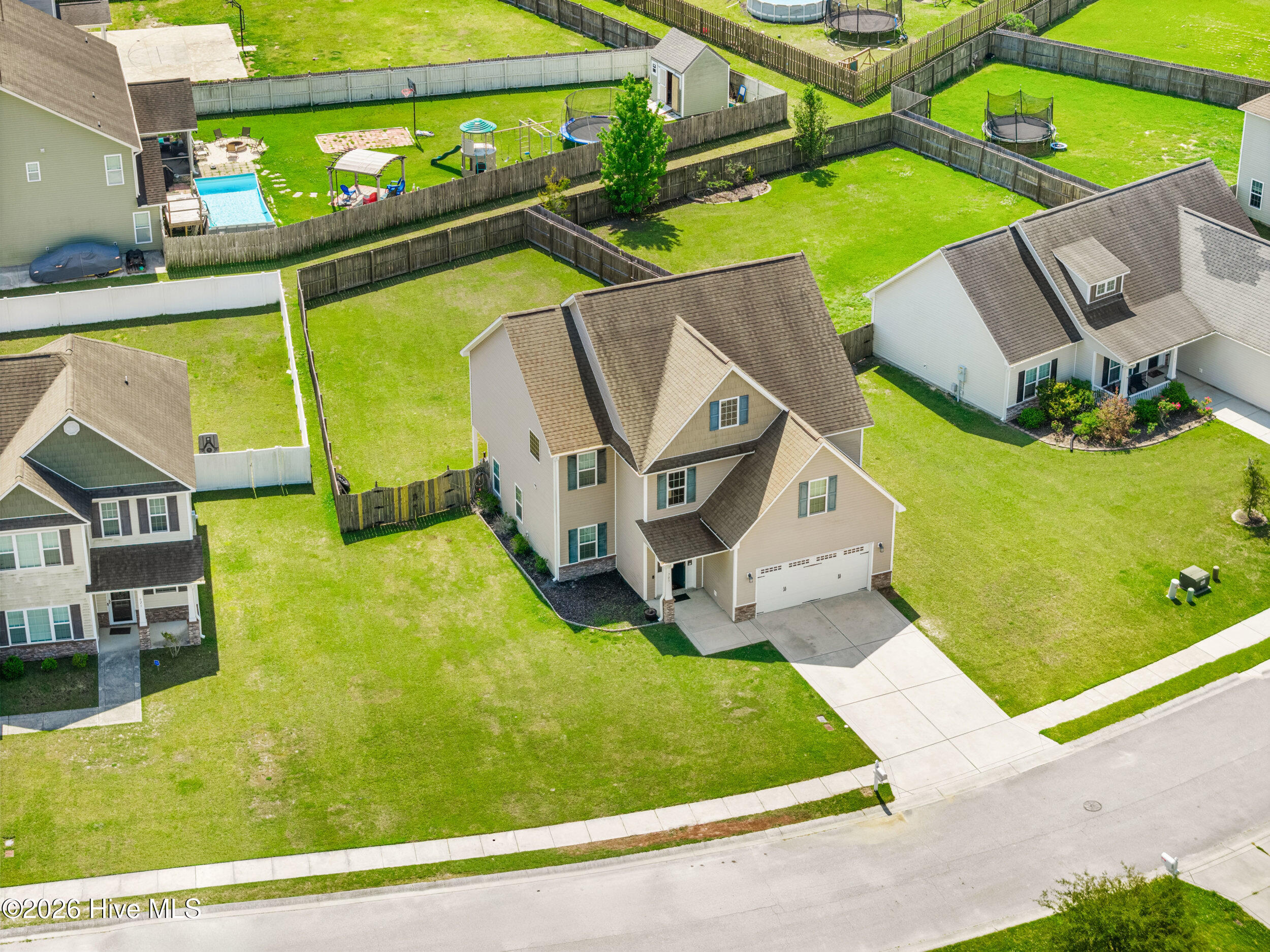 100568044 | Photo 51