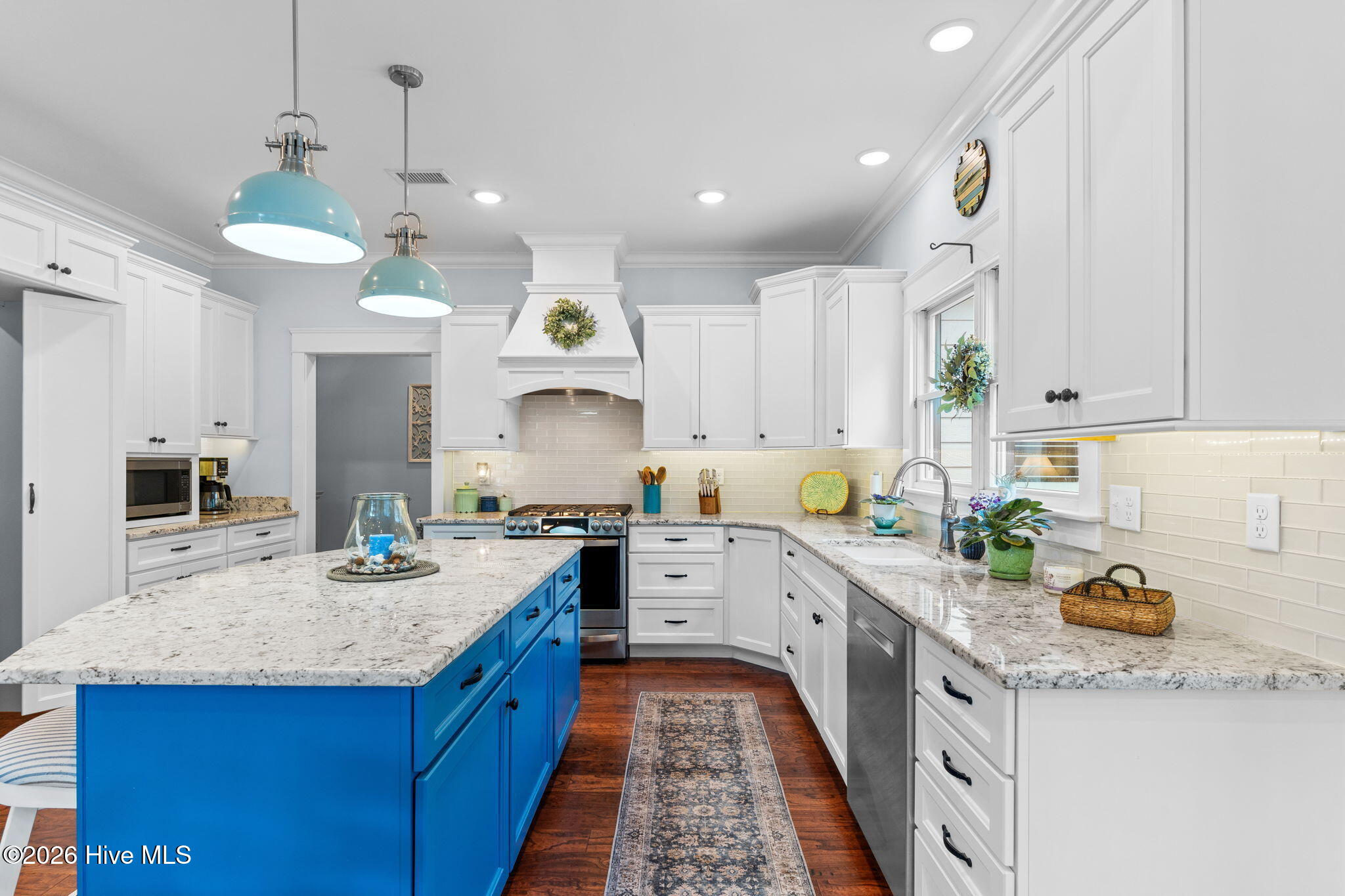 100560975 | Photo 18