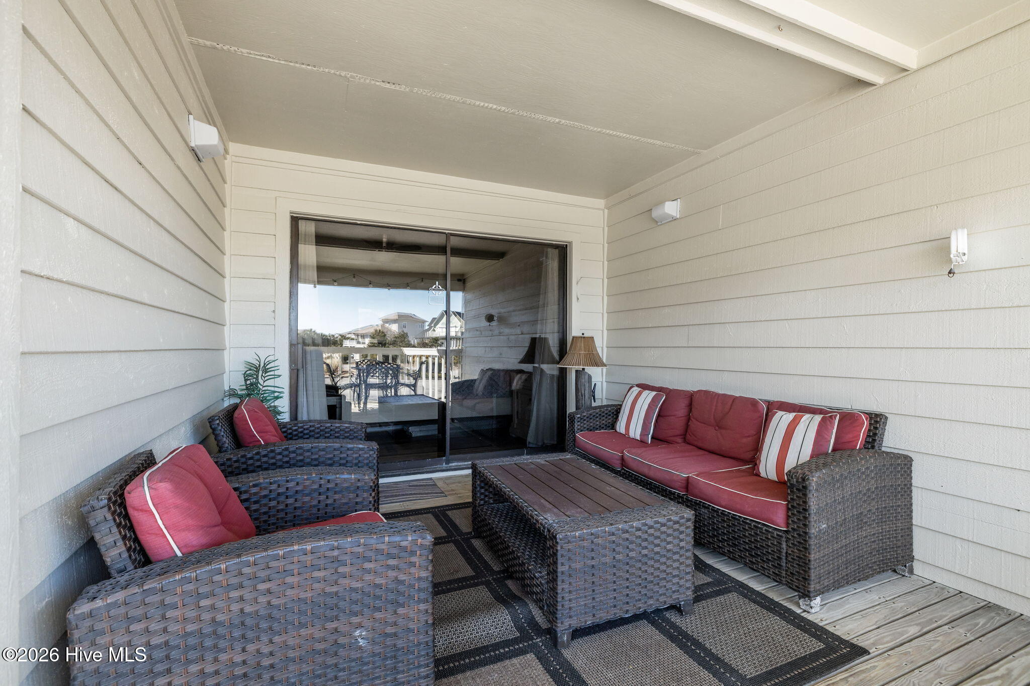 100551765 | Photo 38