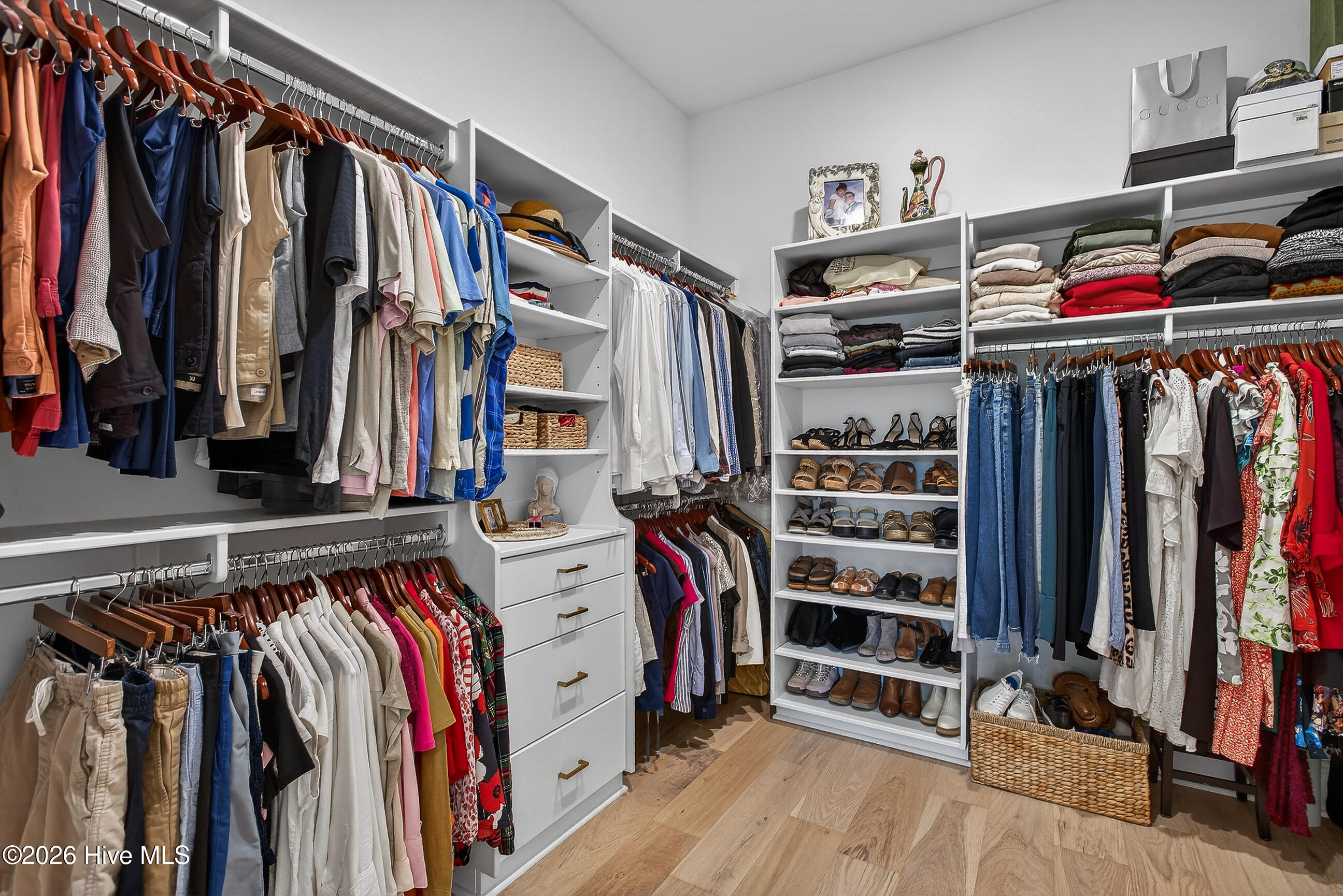 100564541 | Photo 33