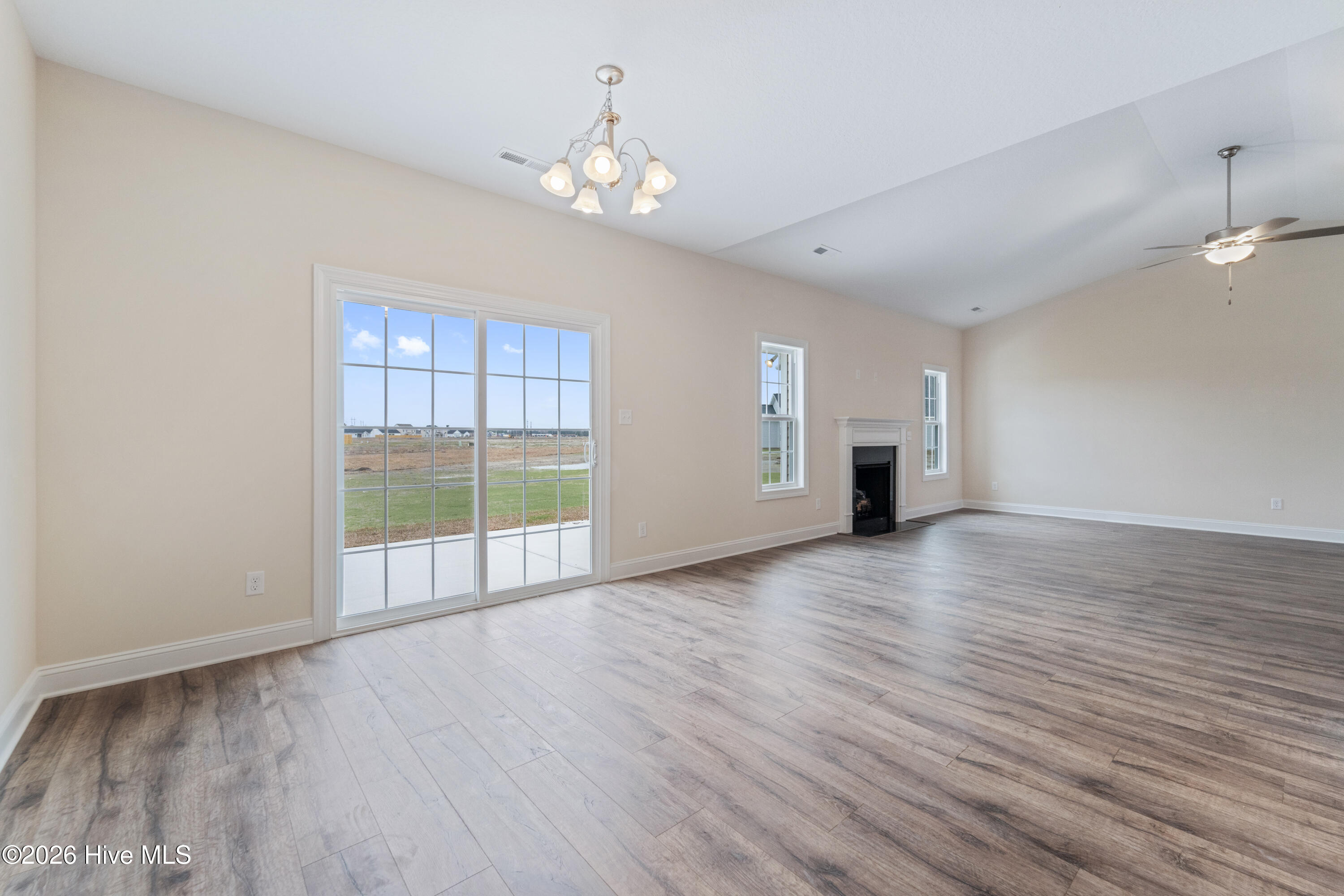 100526959 | Photo 13