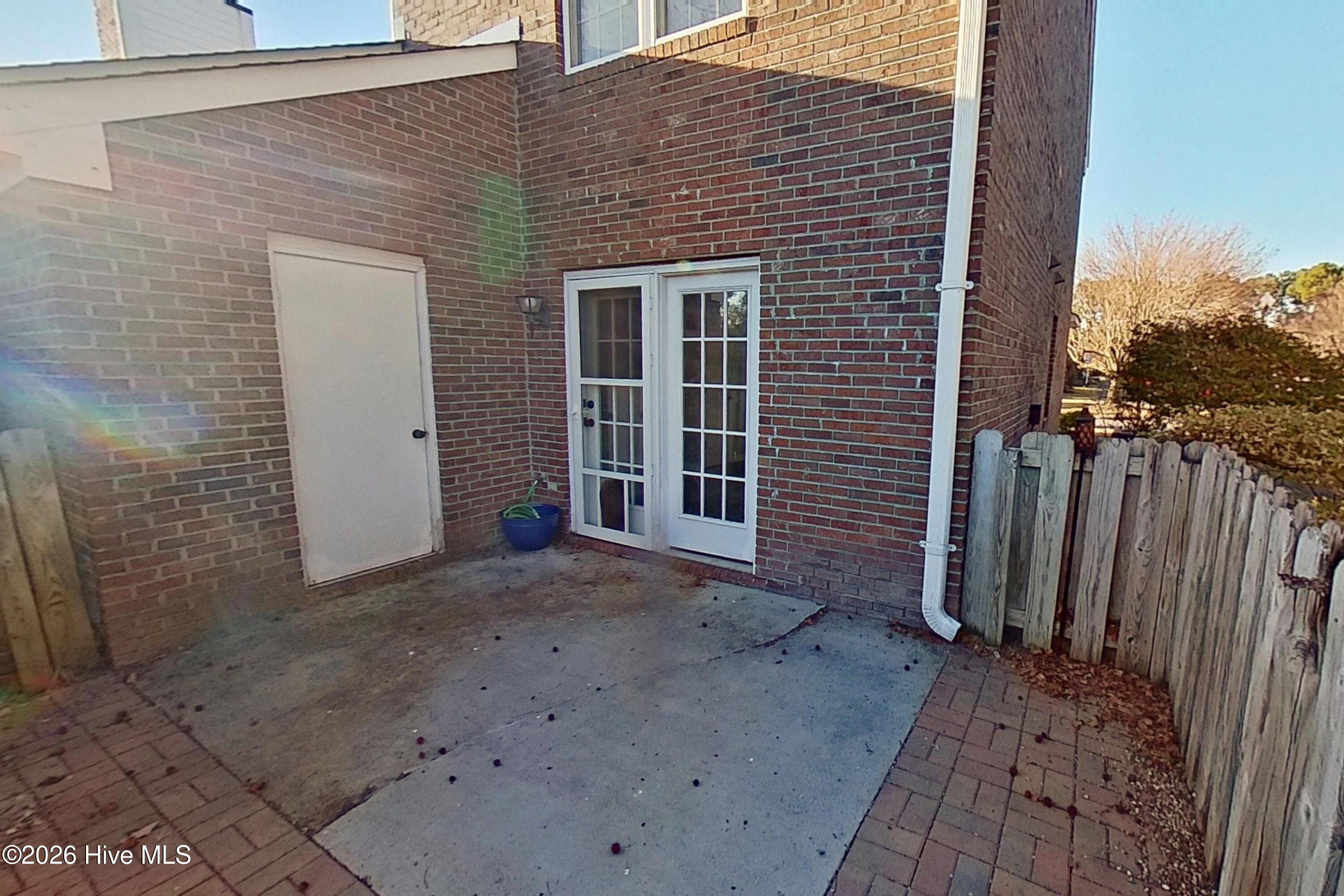 100548619 | Photo 15