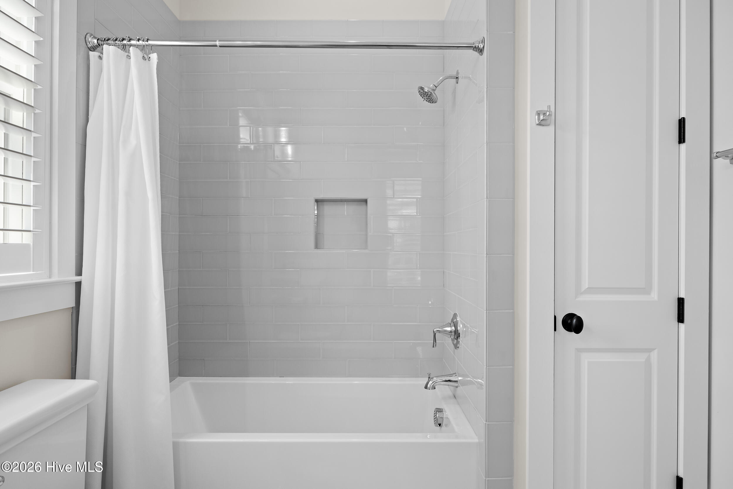 100569354 | Photo 30