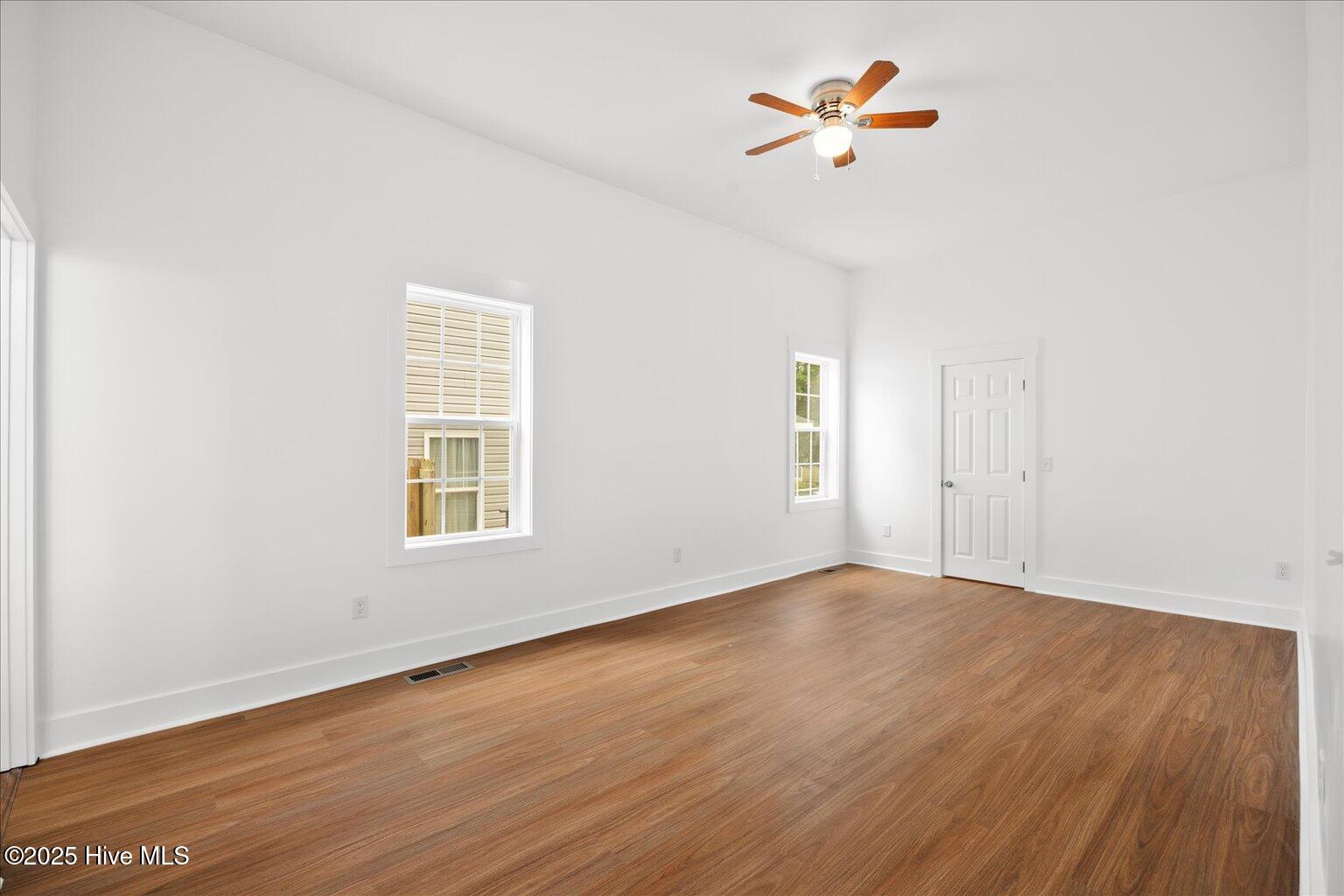 100519380 | Photo 18