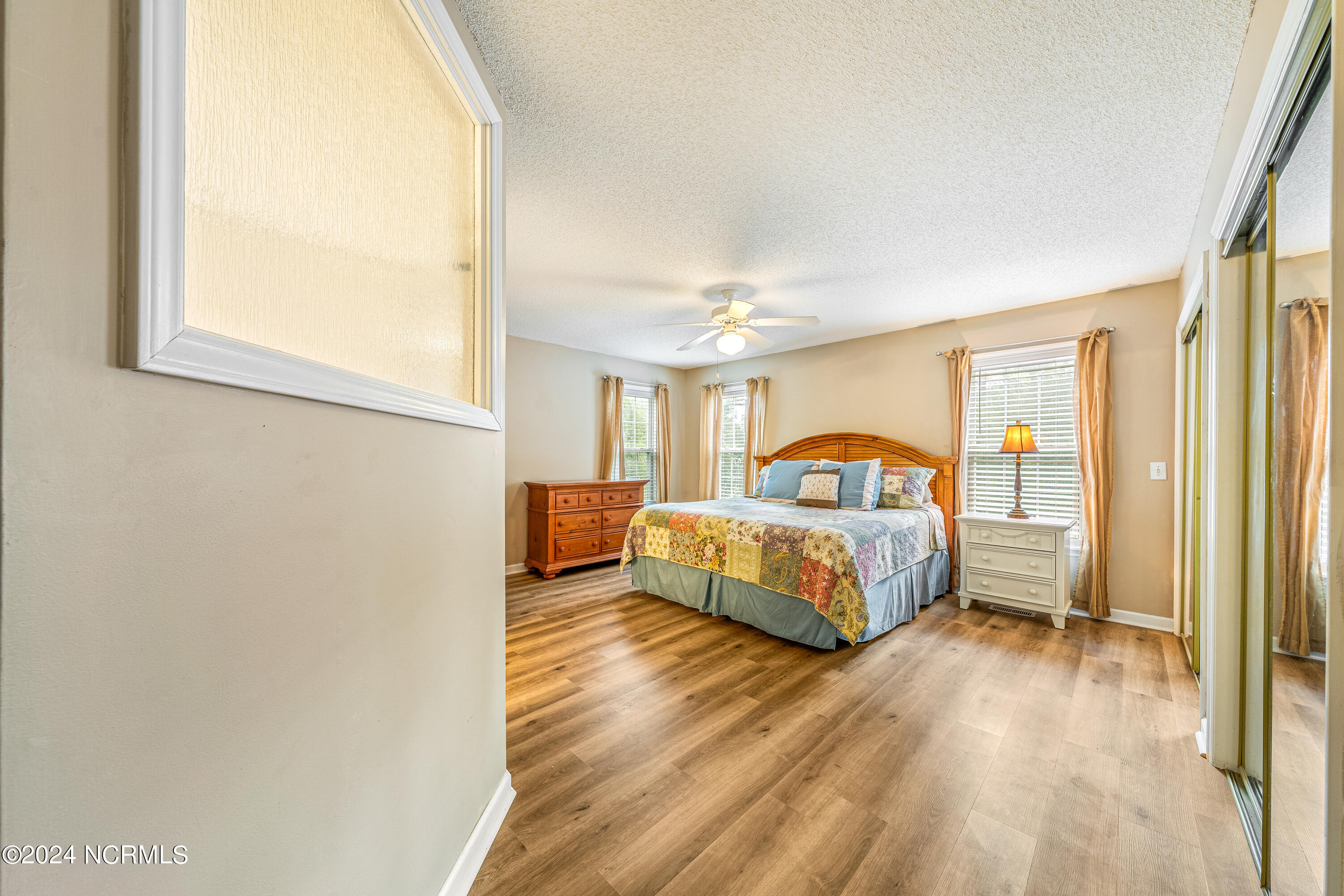 100534045 | Photo 18