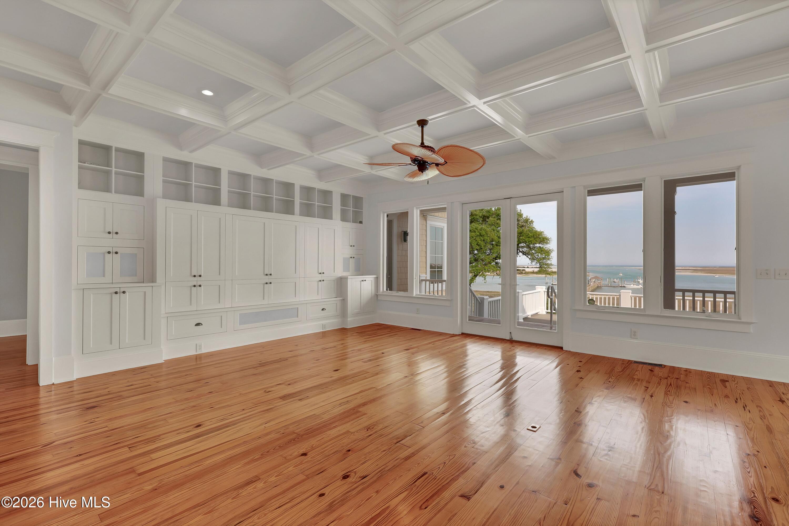 100569484 | Photo 19