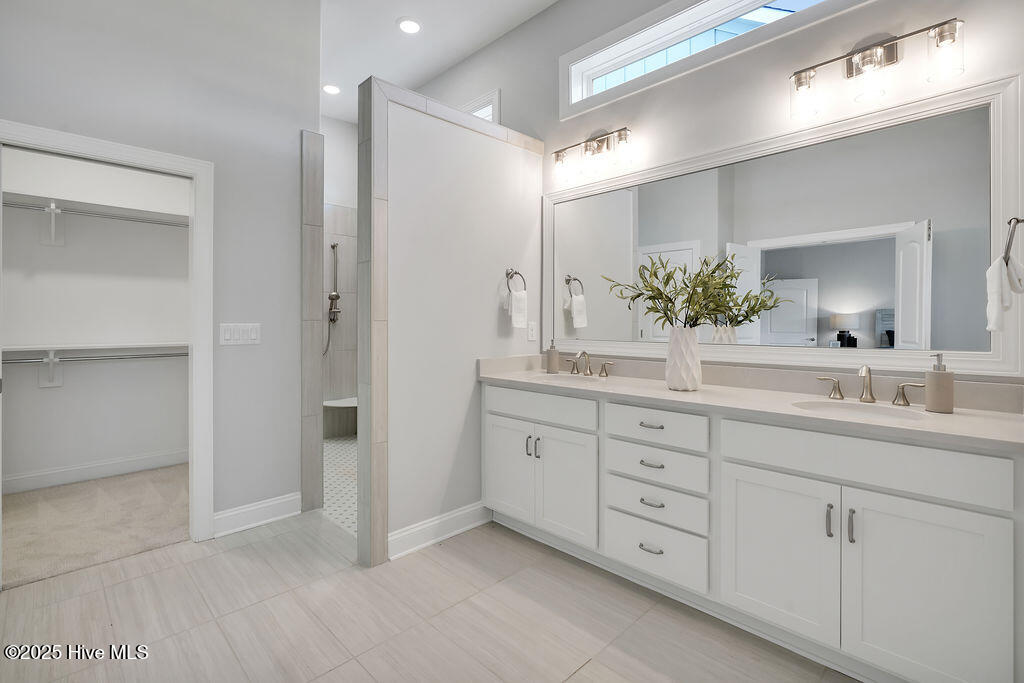 100496816 | Photo 32