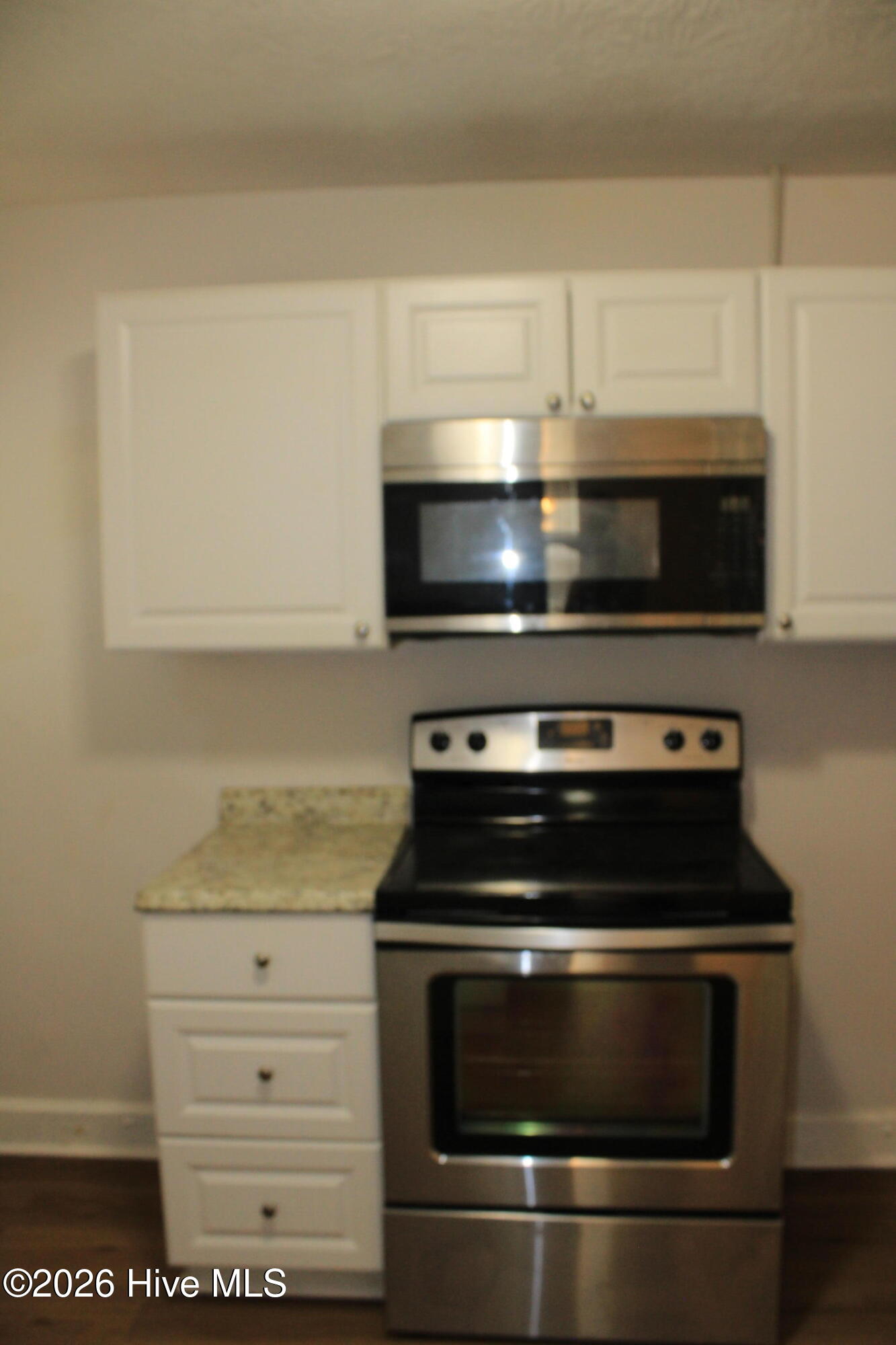Stainless Steel Appliances w/ Built-In Microwave