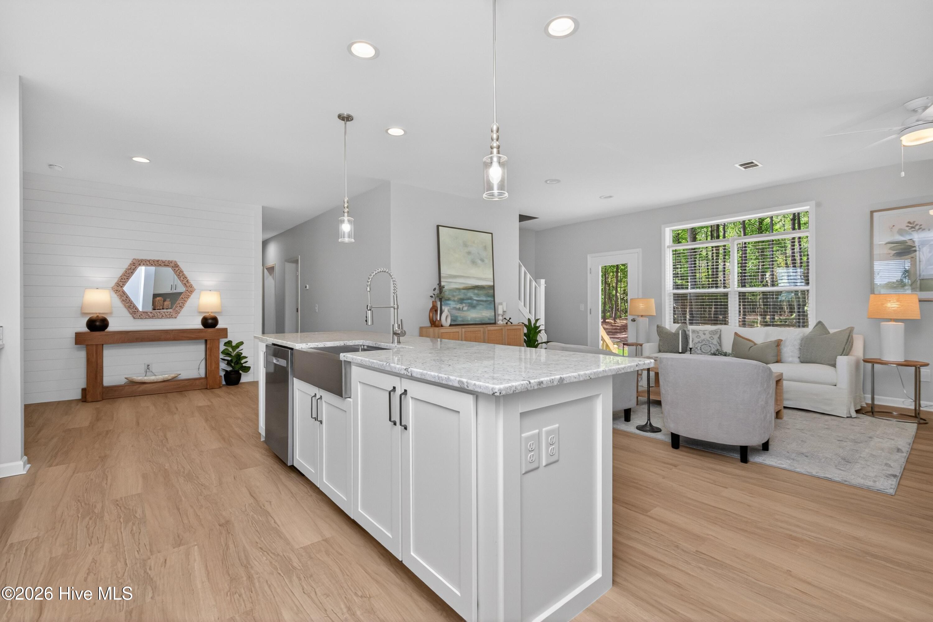 100567047 | Photo 13