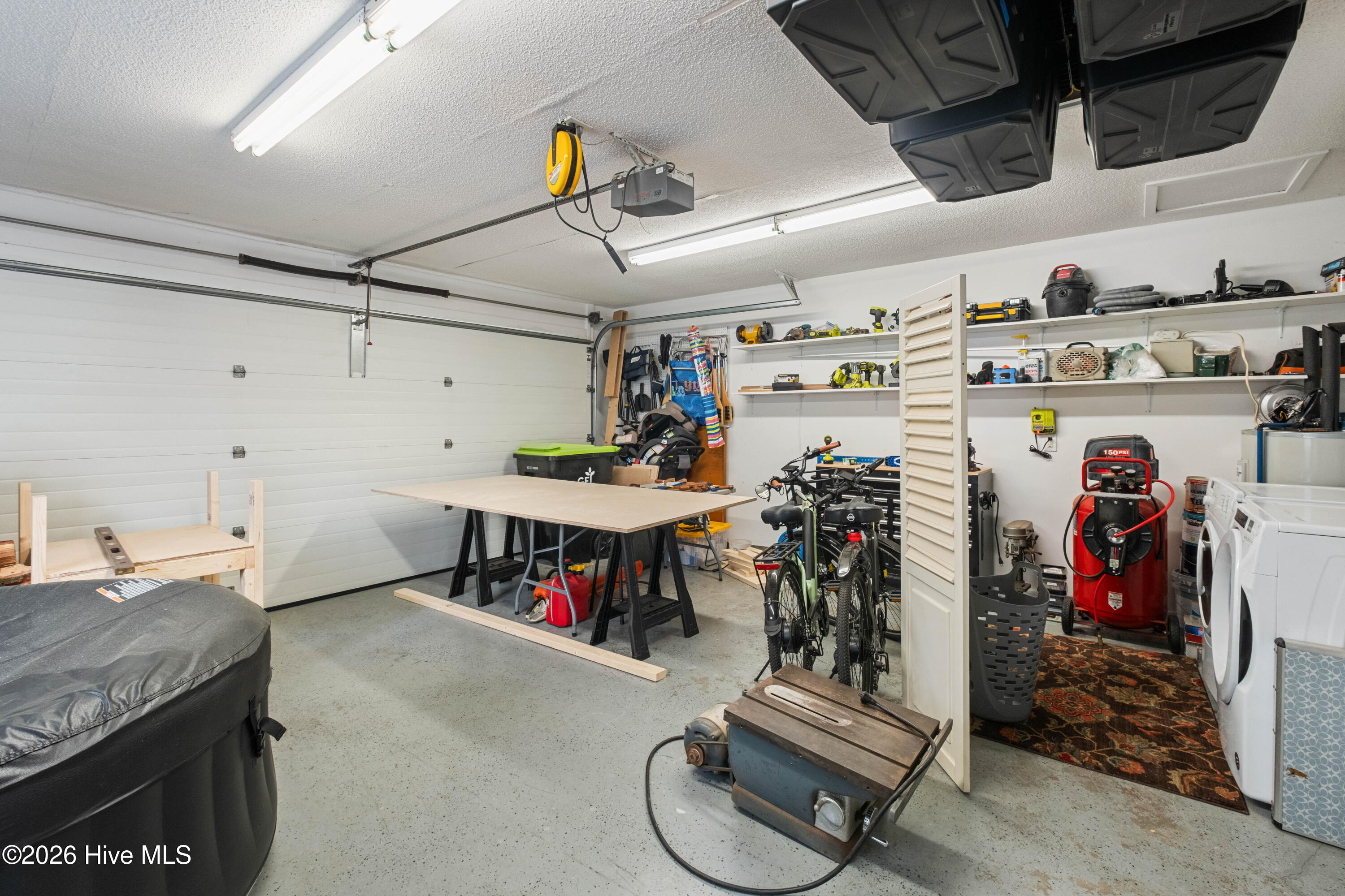 100560889 | Photo 34