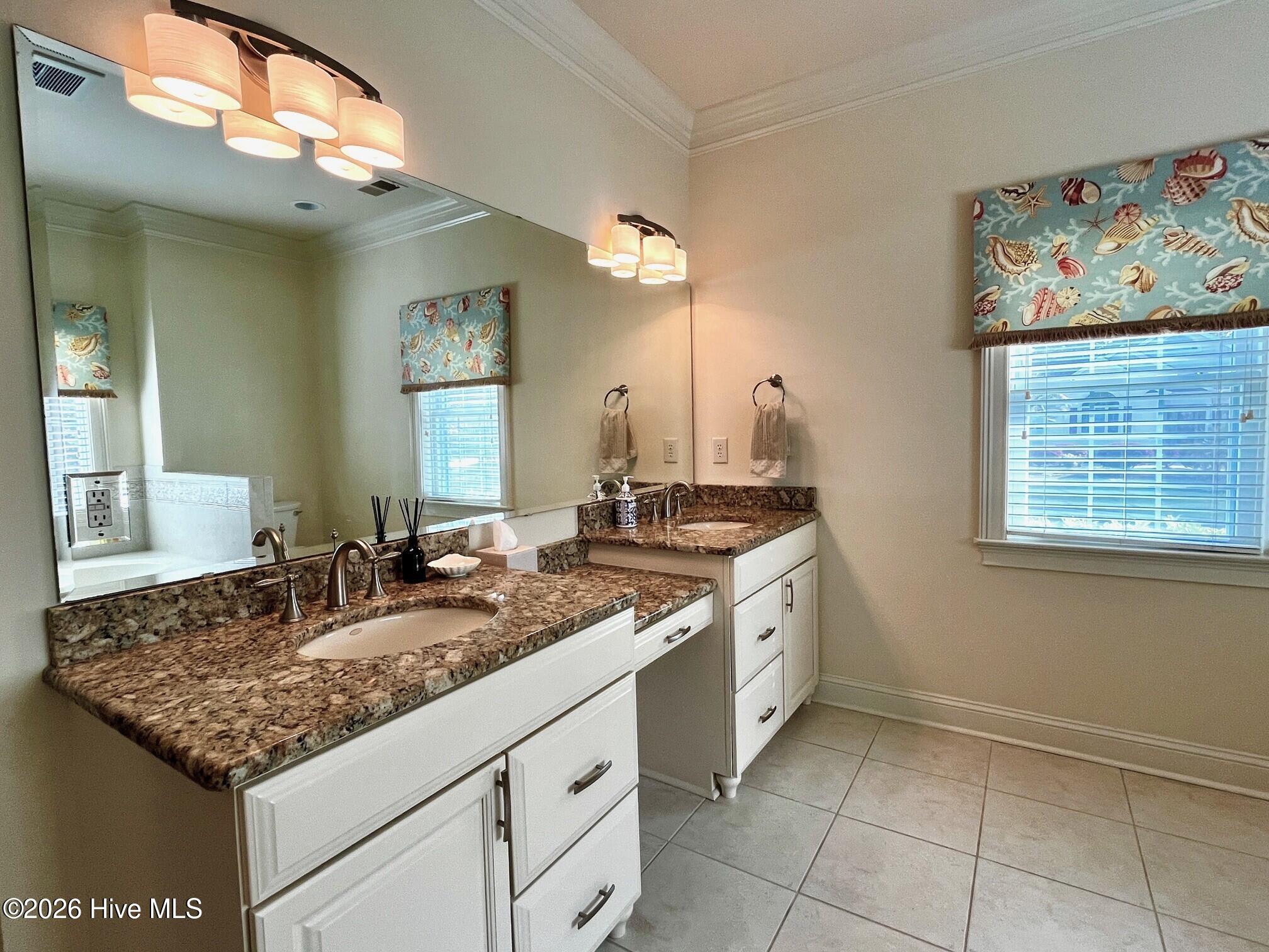 100566129 | Photo 25