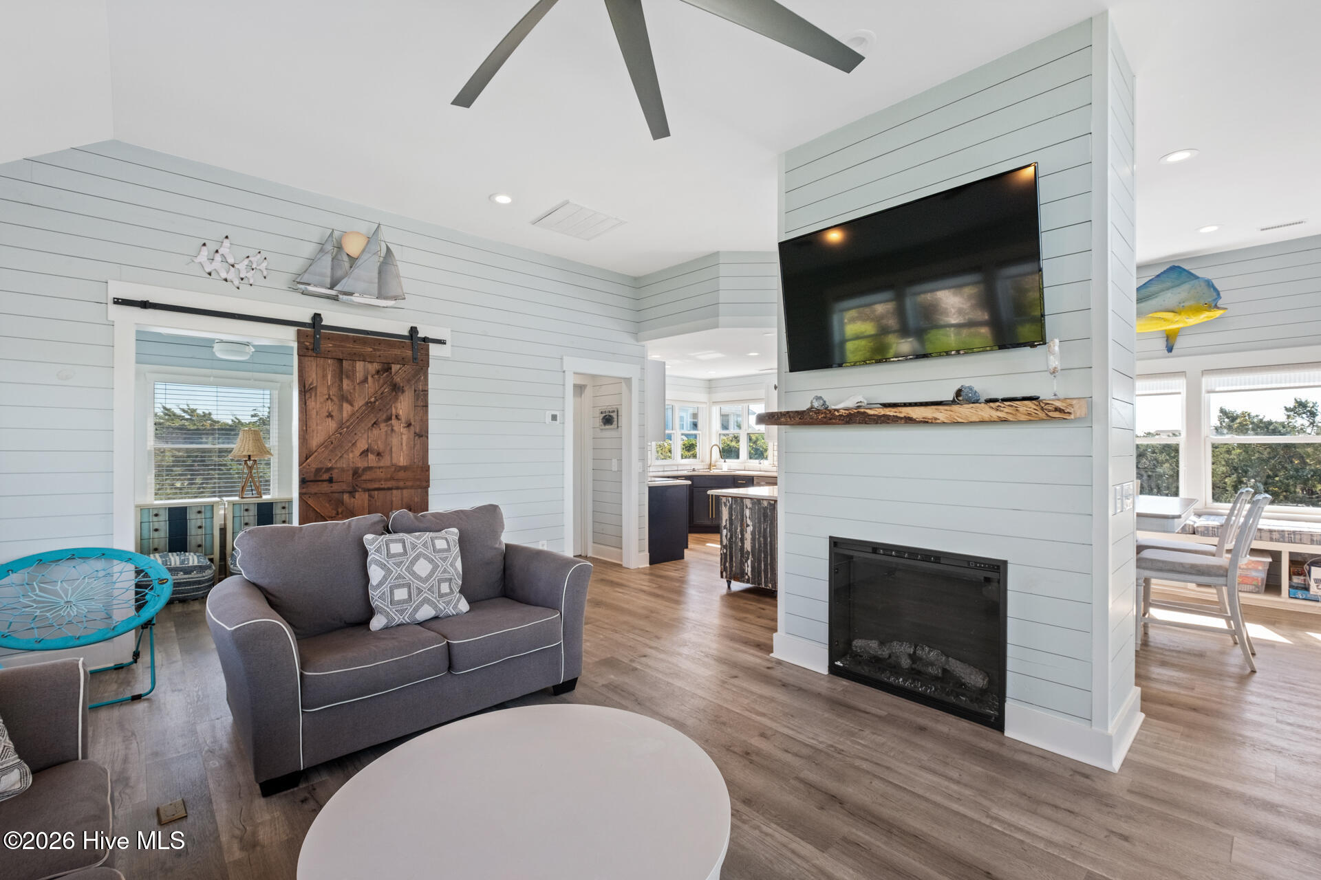 100556120 | Photo 47