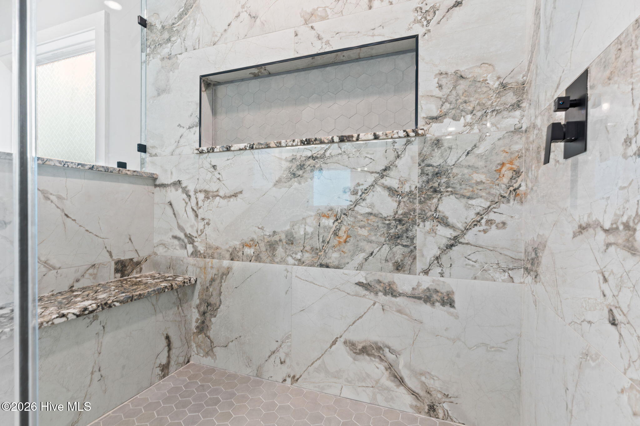 100557701 | Photo 22