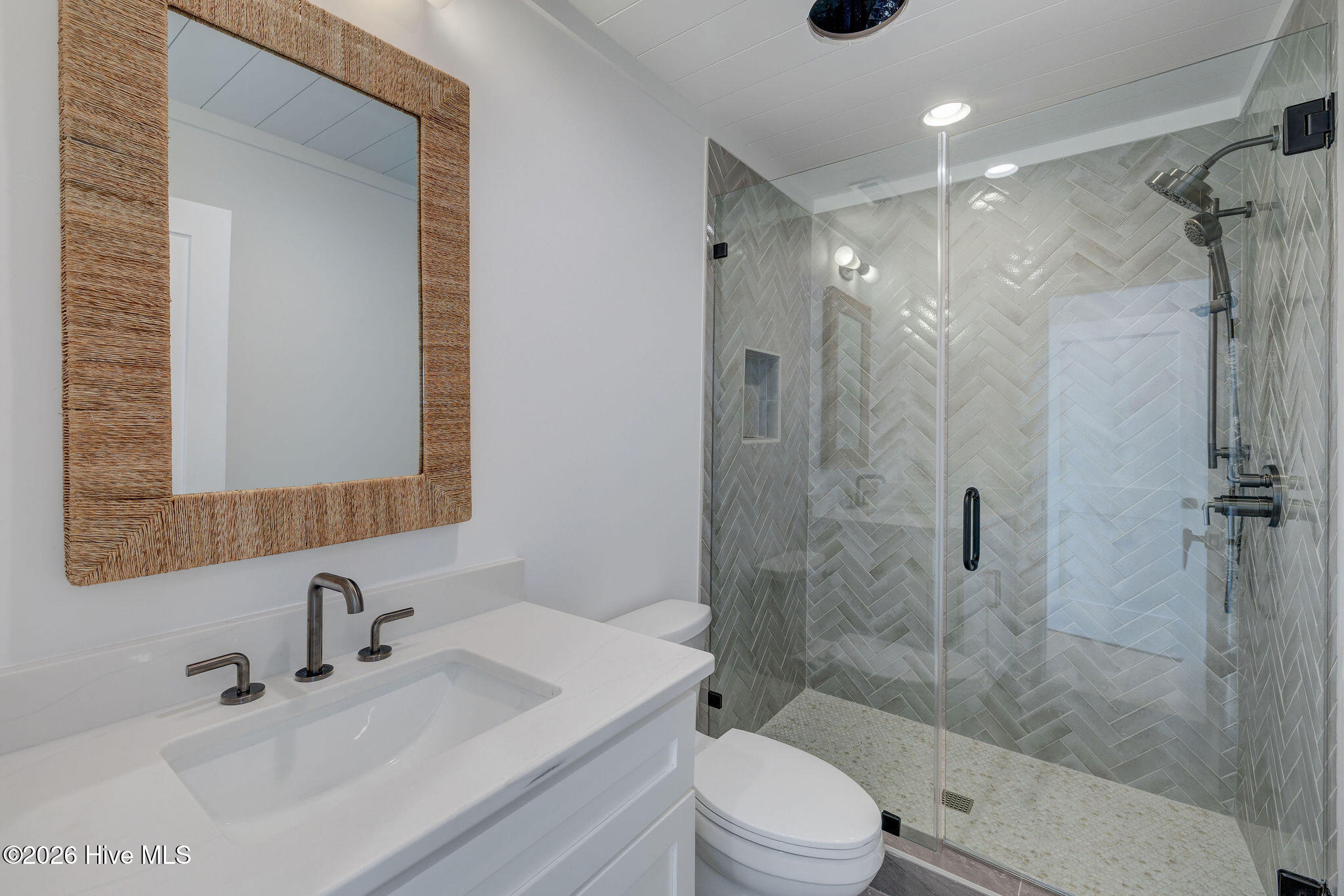 100556815 | Photo 24