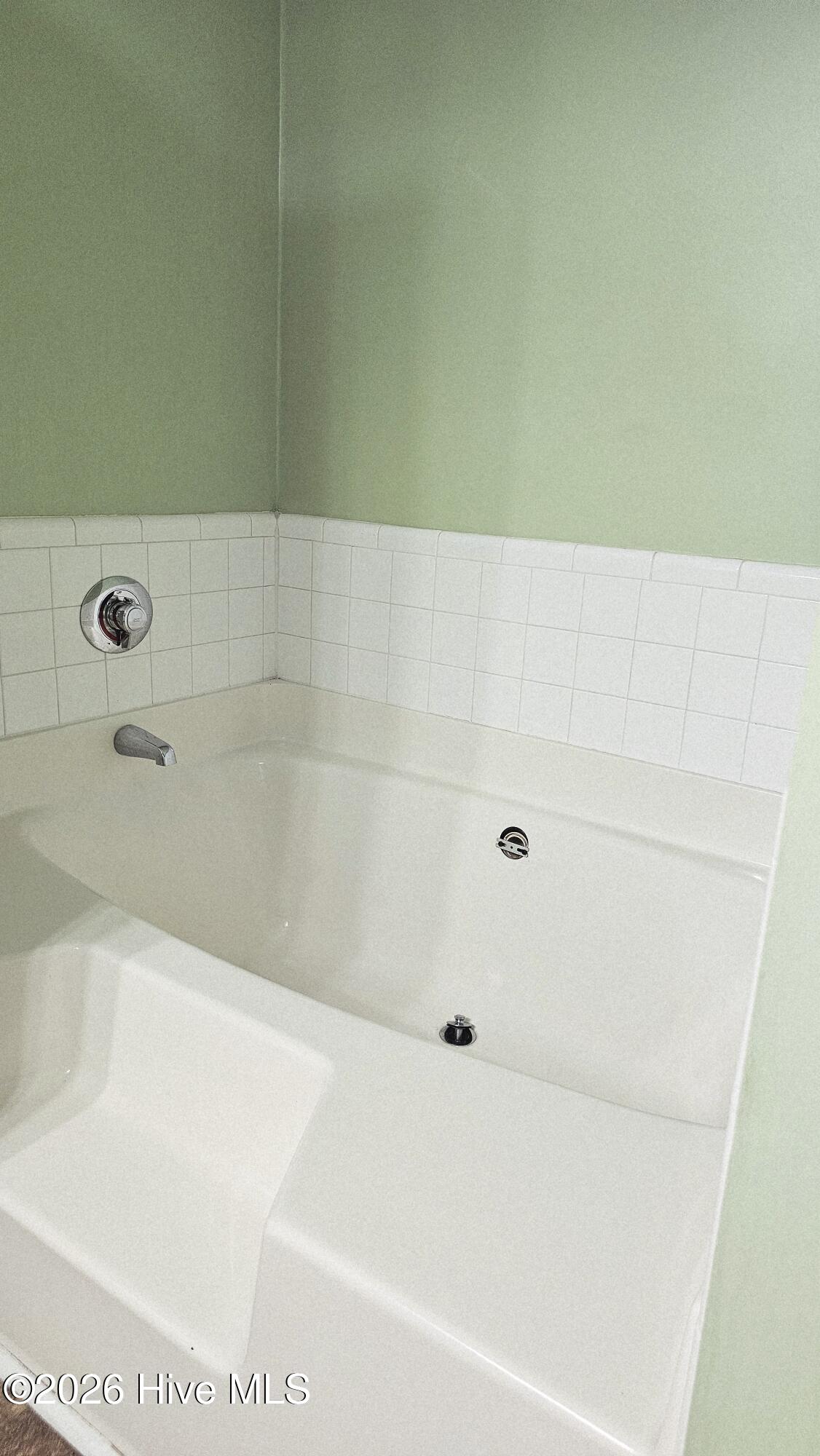 100556005 | Photo 11